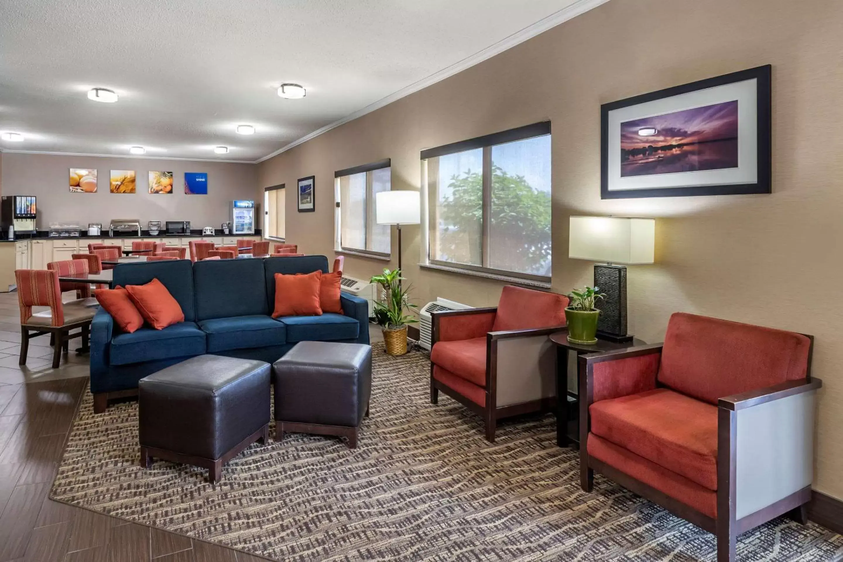 Lobby or reception, Seating Area in Comfort Inn Moline - Quad Cities