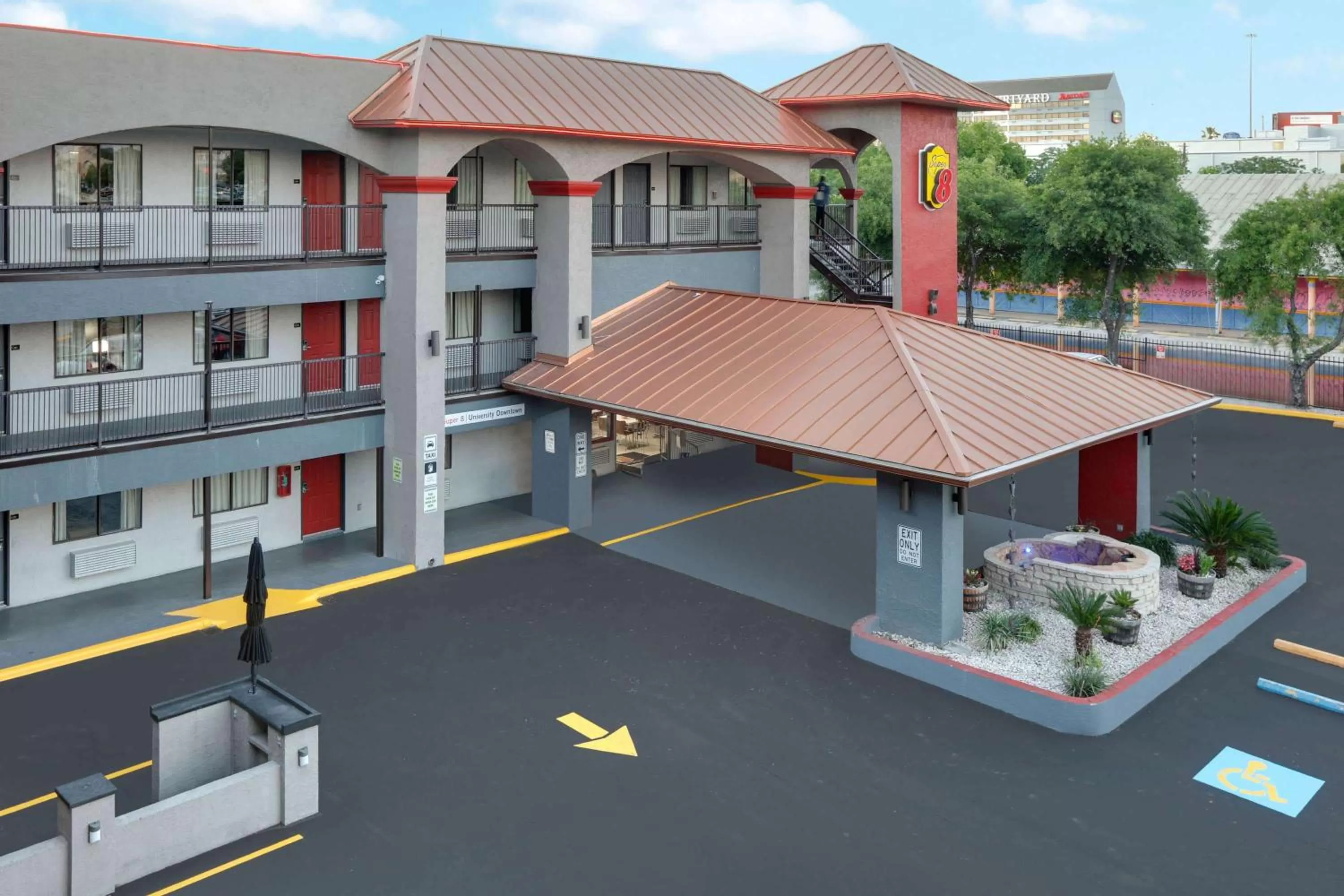Property building in Super 8 by Wyndham Austin University/Downtown Area