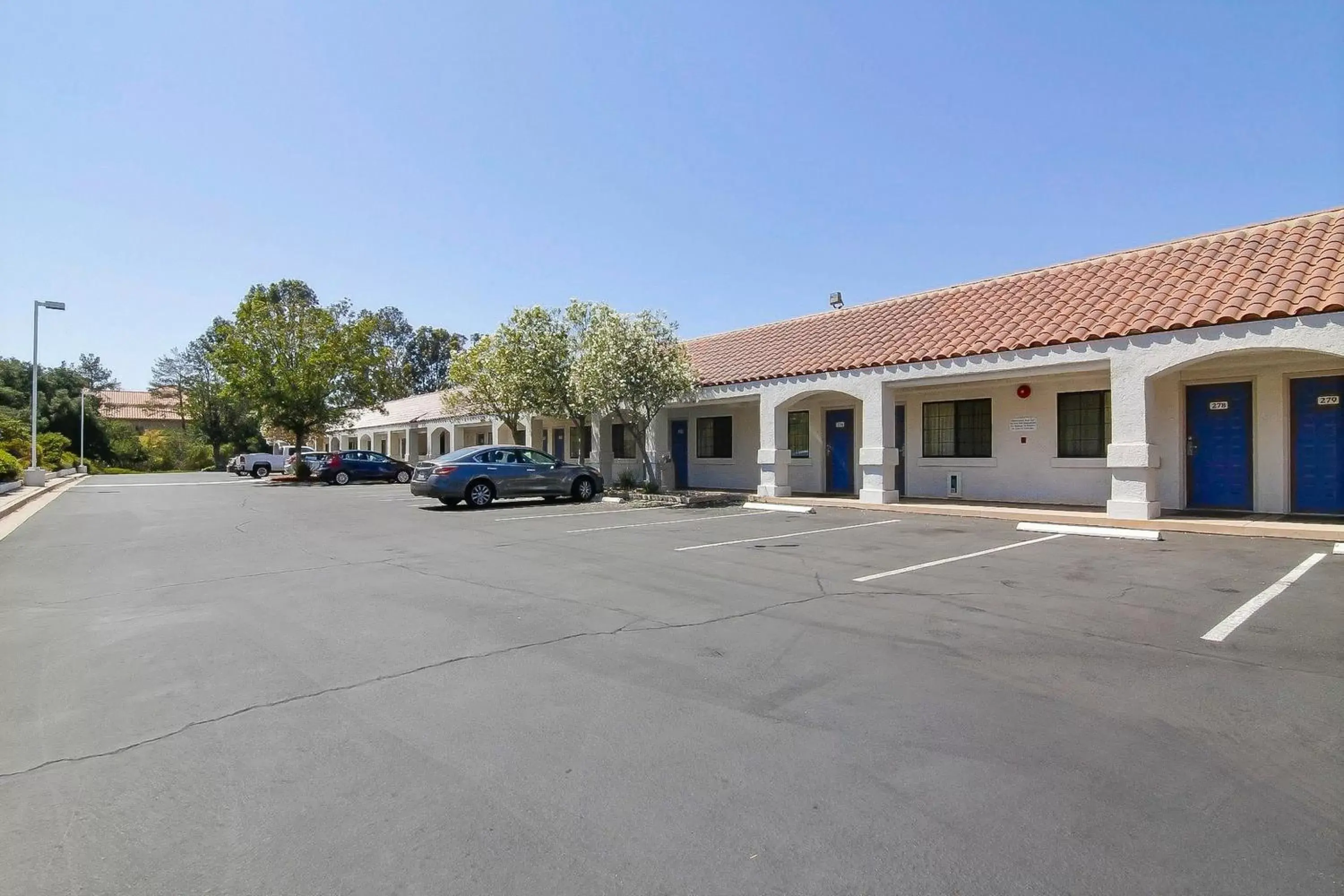 Facade/entrance, Property Building in Motel 6-Thousand Oaks, CA