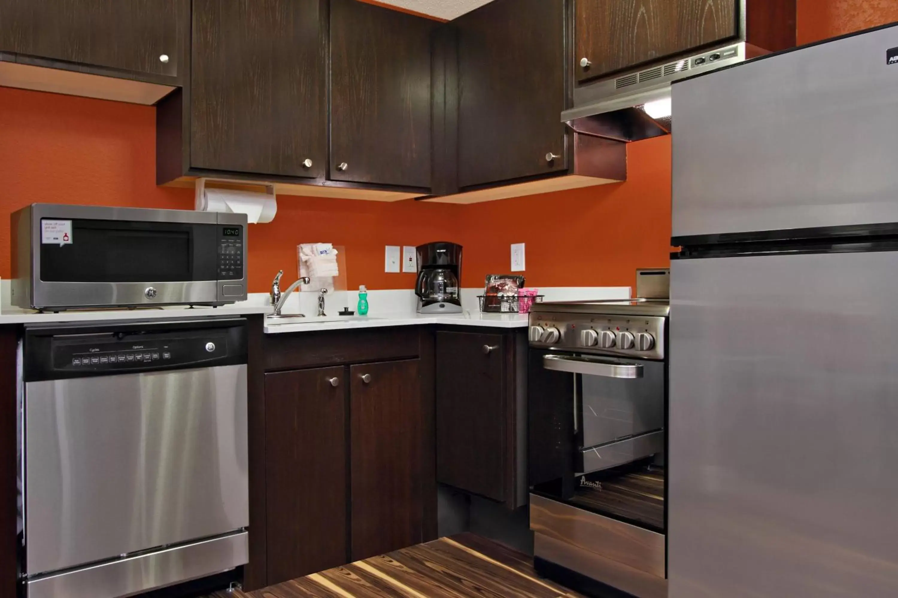 Bedroom, Kitchen/Kitchenette in TownePlace Suites Fort Worth Southwest TCU Area