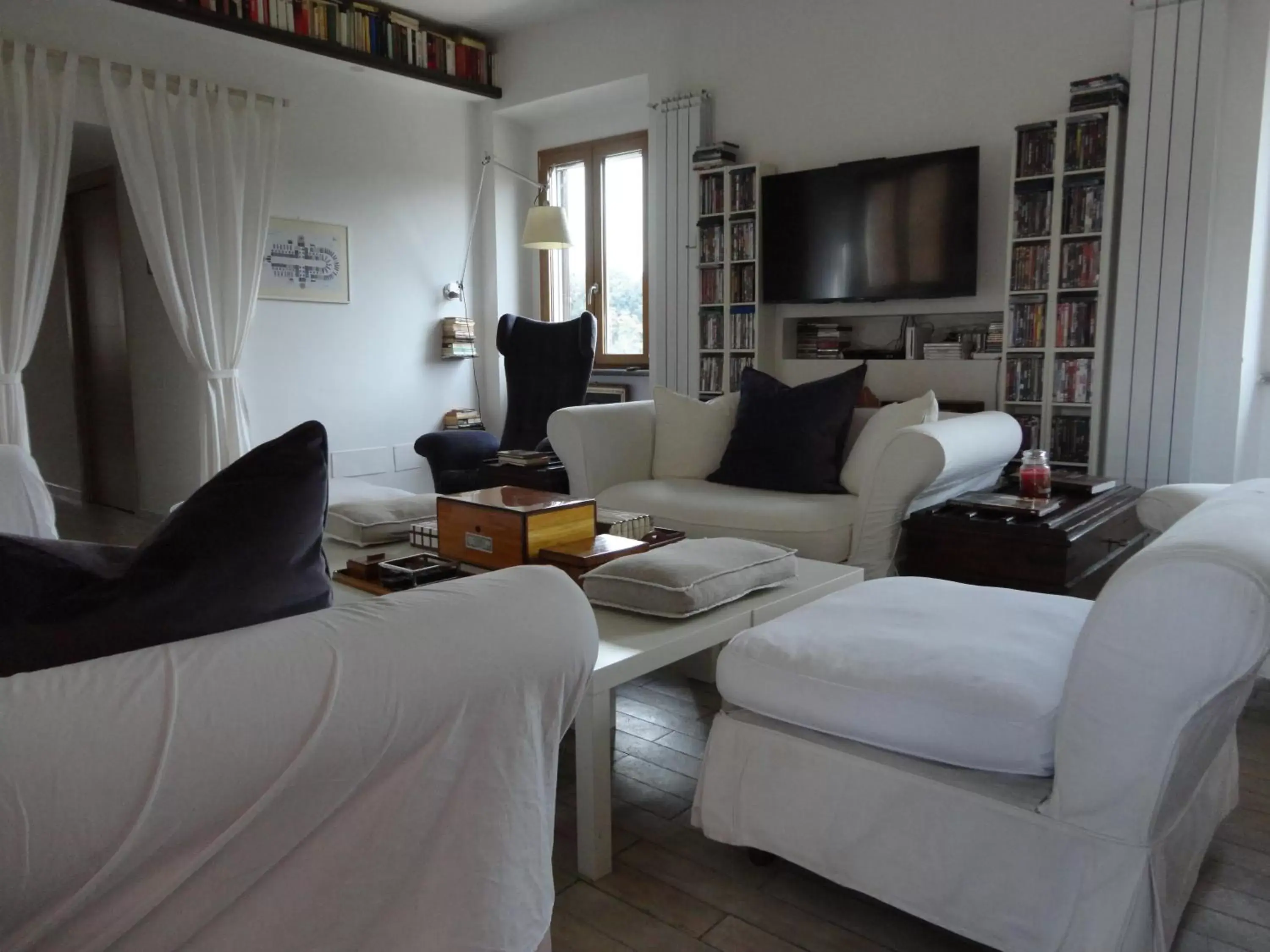 Communal lounge/ TV room in Nerone's - Sutri Bed & Dinner
