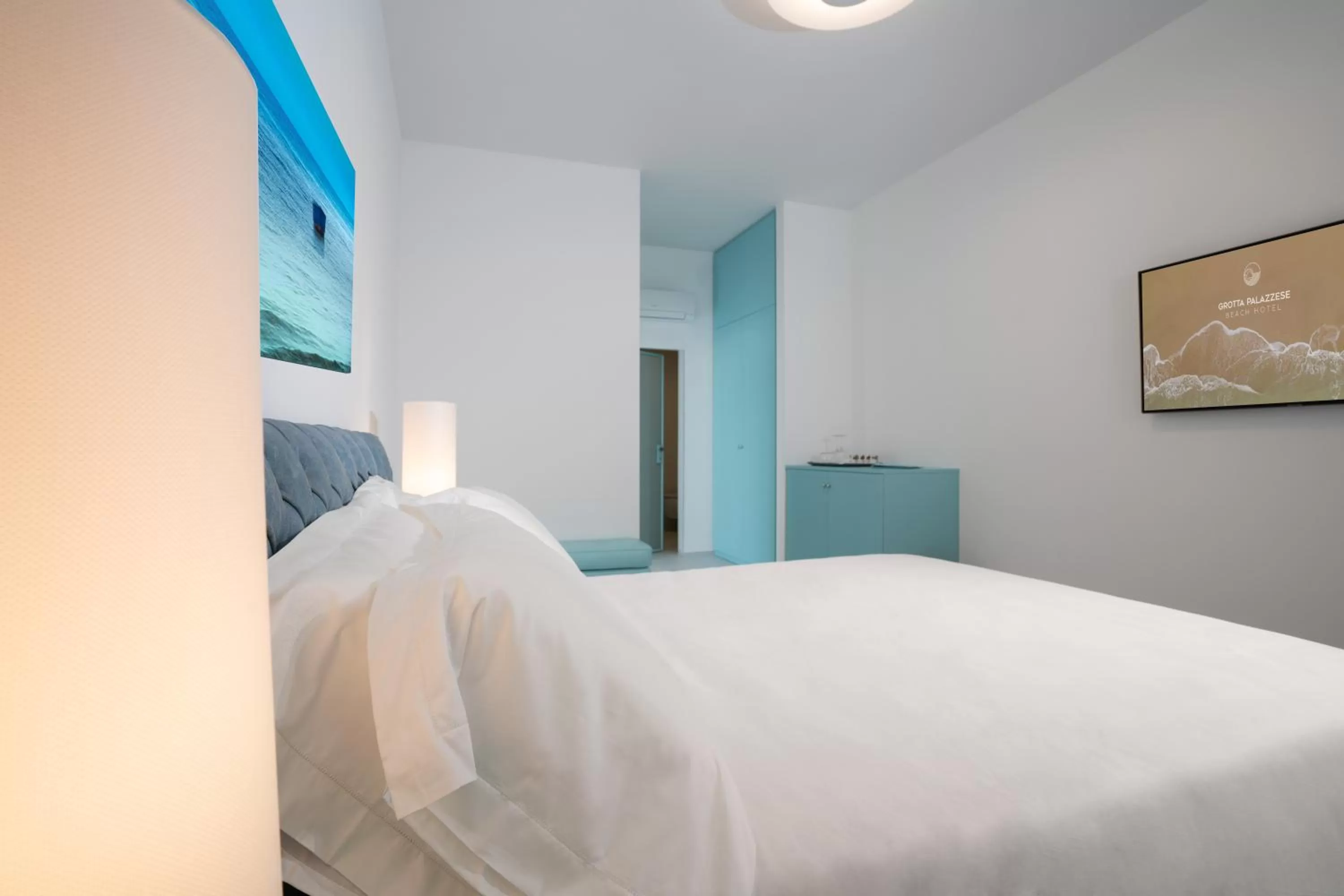 Bed in Grotta Palazzese Beach Hotel