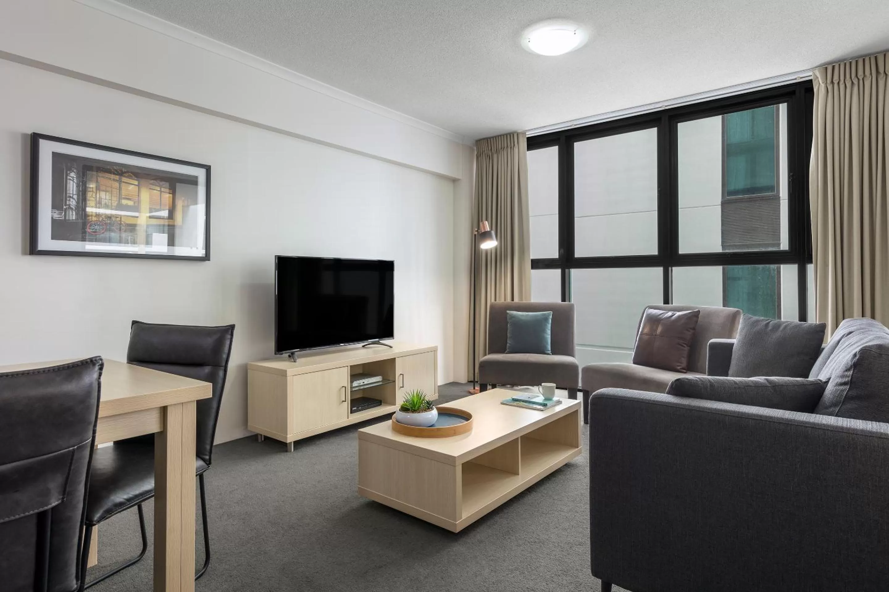 TV and multimedia in Oaks Brisbane River City Suites