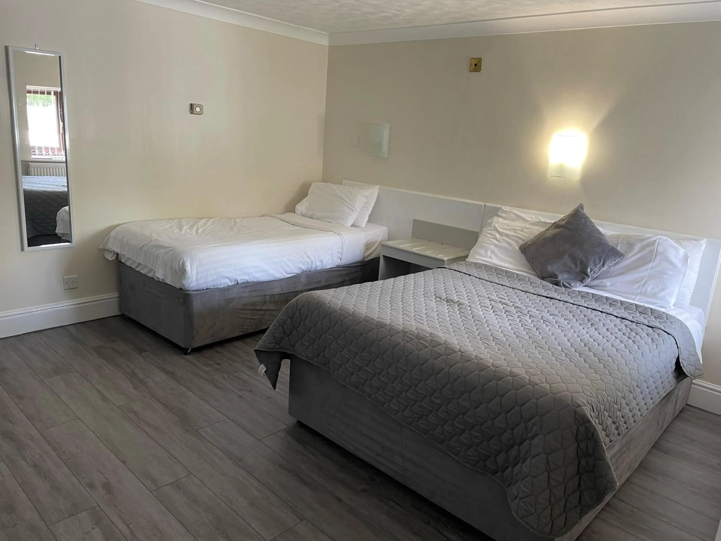 Bedroom, Bed in Mountain Park Hotel