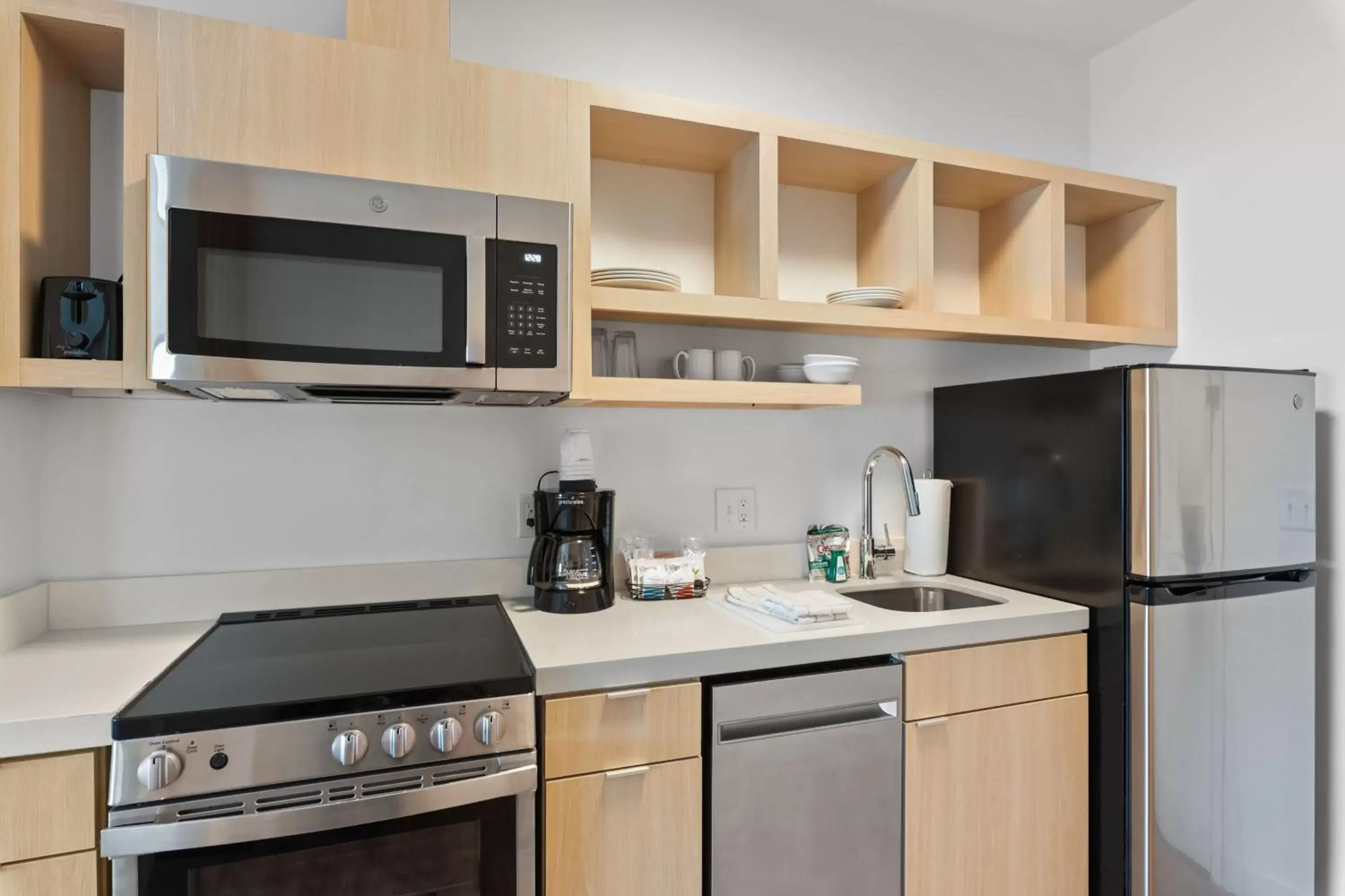 Kitchen or kitchenette, Kitchen/Kitchenette in TownePlace Suites by Marriott White Hall