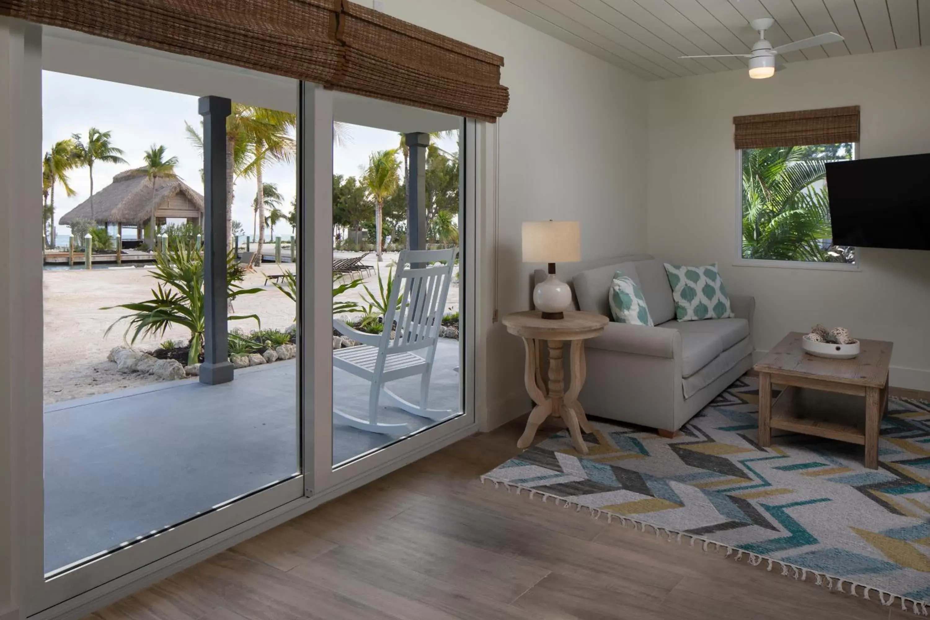 Living room in Postcard Inn Beach Resort & Marina