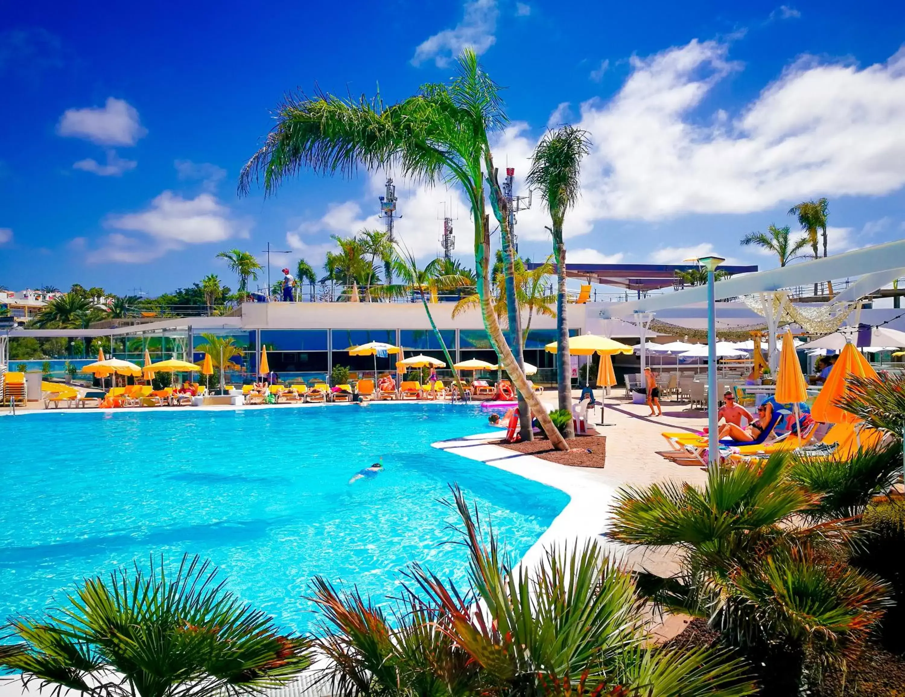 Swimming Pool in Hotel Riosol