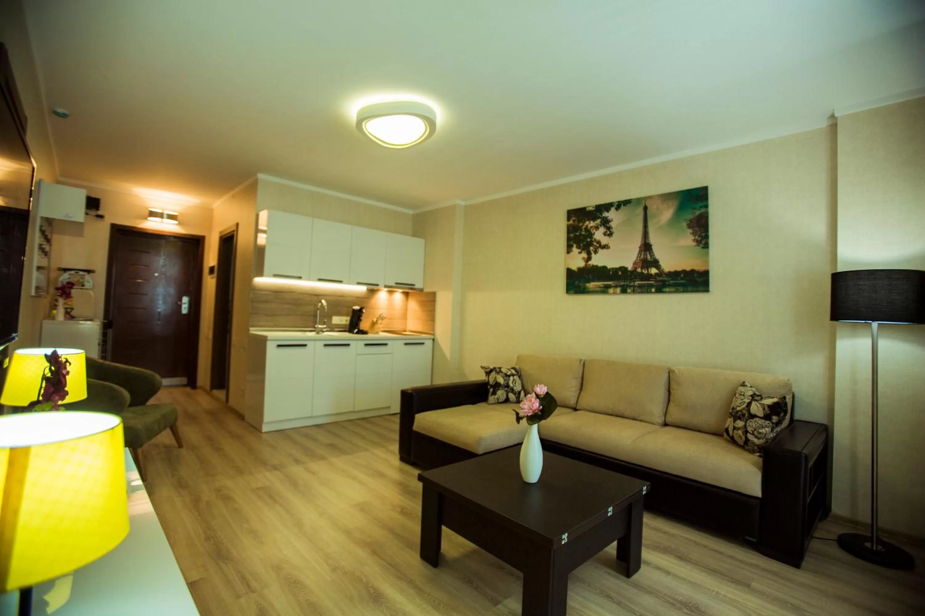 Kitchen or kitchenette, Seating Area in Holiday Lux Sea Towers Batumi