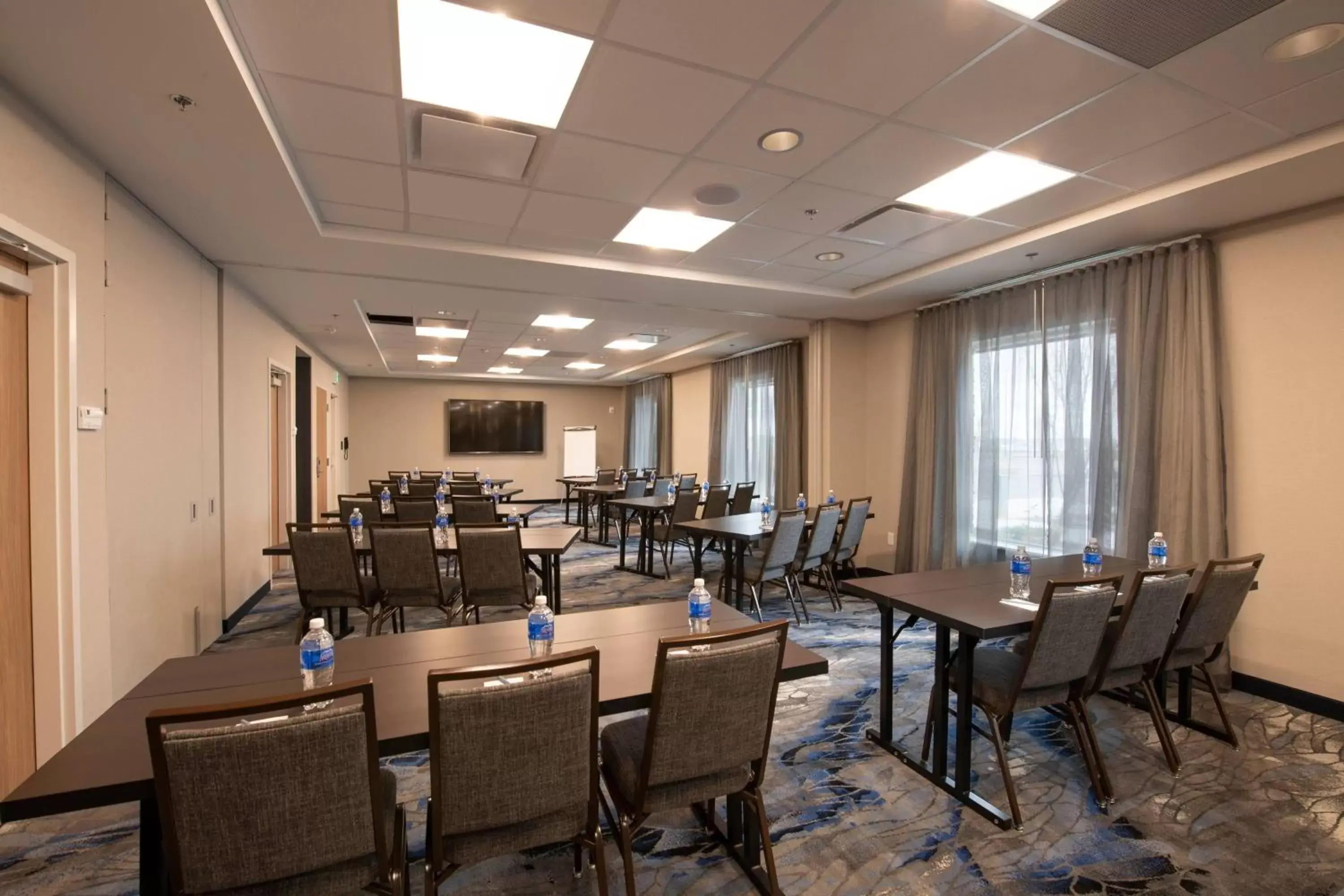 Meeting/conference room, Restaurant/Places to Eat in Fairfield by Marriott Edmonton International Airport