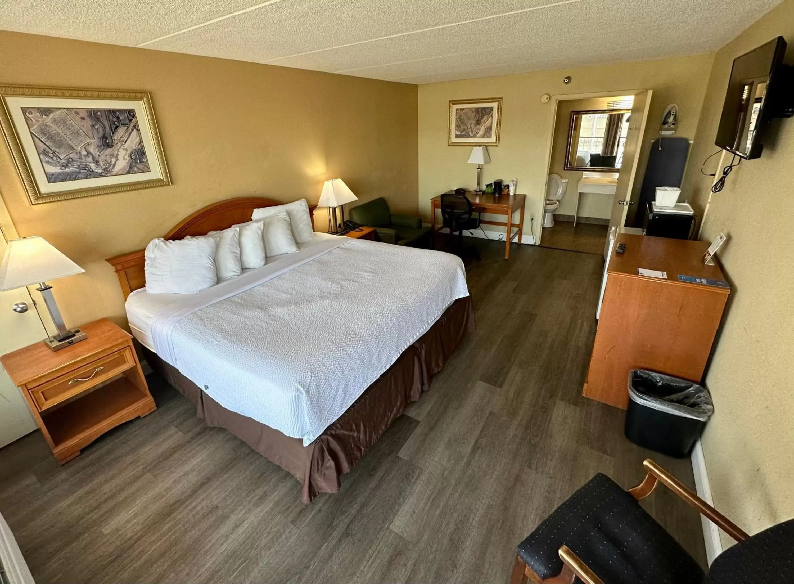 Photo of the whole room in Days Inn & Suites by Wyndham Pigeon Forge