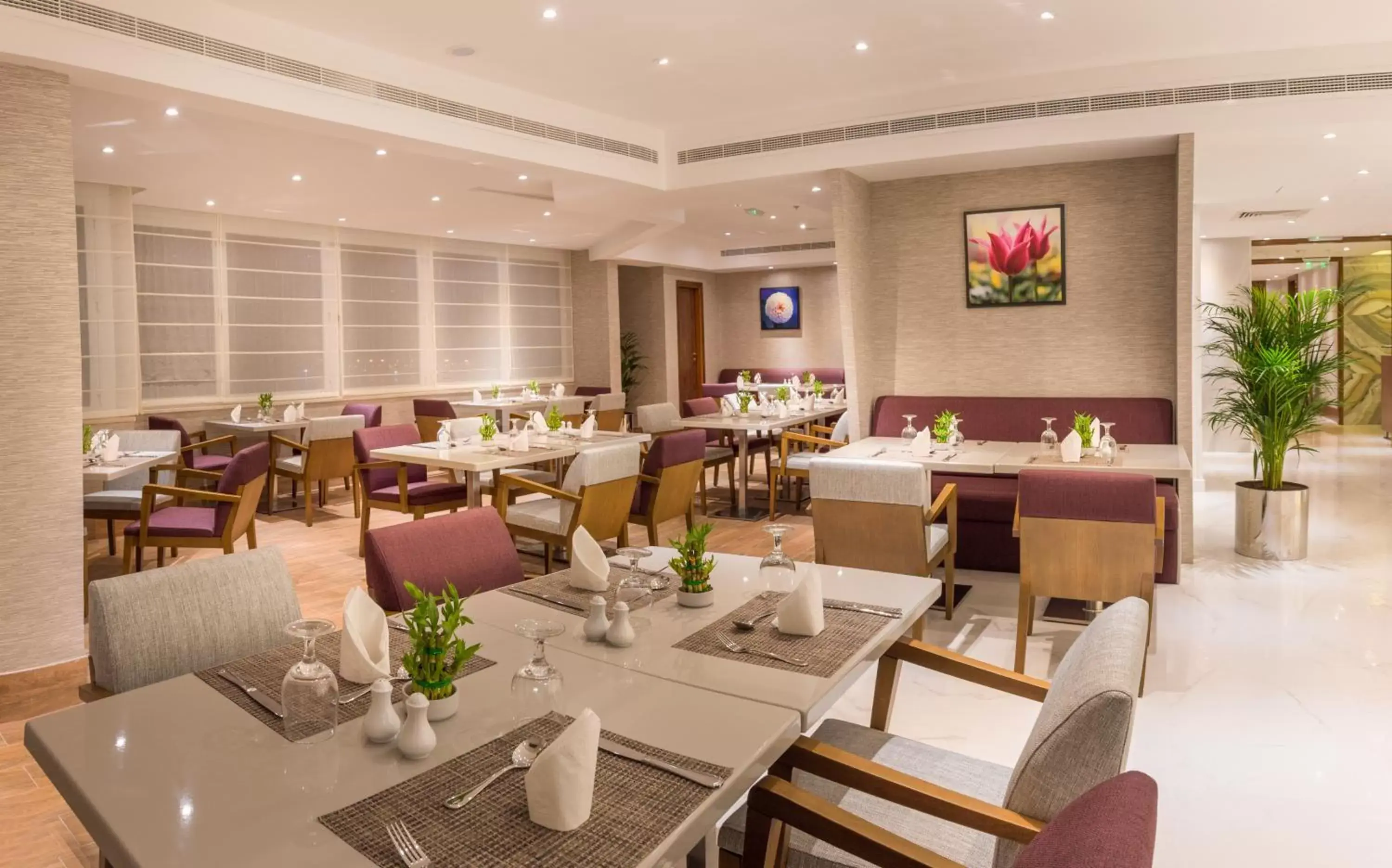 Restaurant/Places to Eat in Hawthorn Suites by Wyndham Abu Dhabi City Center