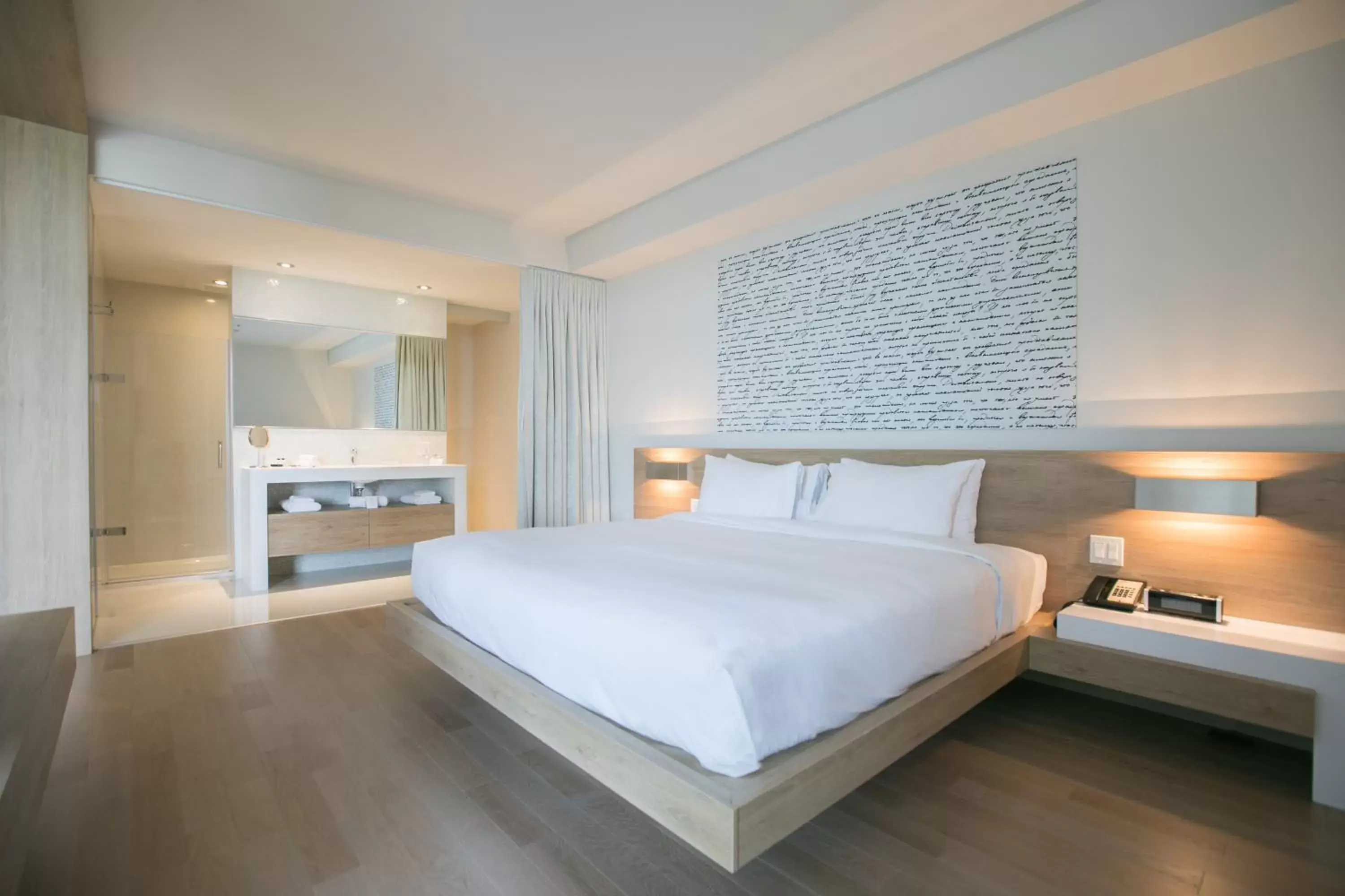 Junior Suite with King Bed and Sofa Bed in Hôtel du Domaine, centre de villégiature et de congrès Junior Suite with King Bed and Sofa Bed in Hôtel du Domaine, centre de villégiature et de congrès