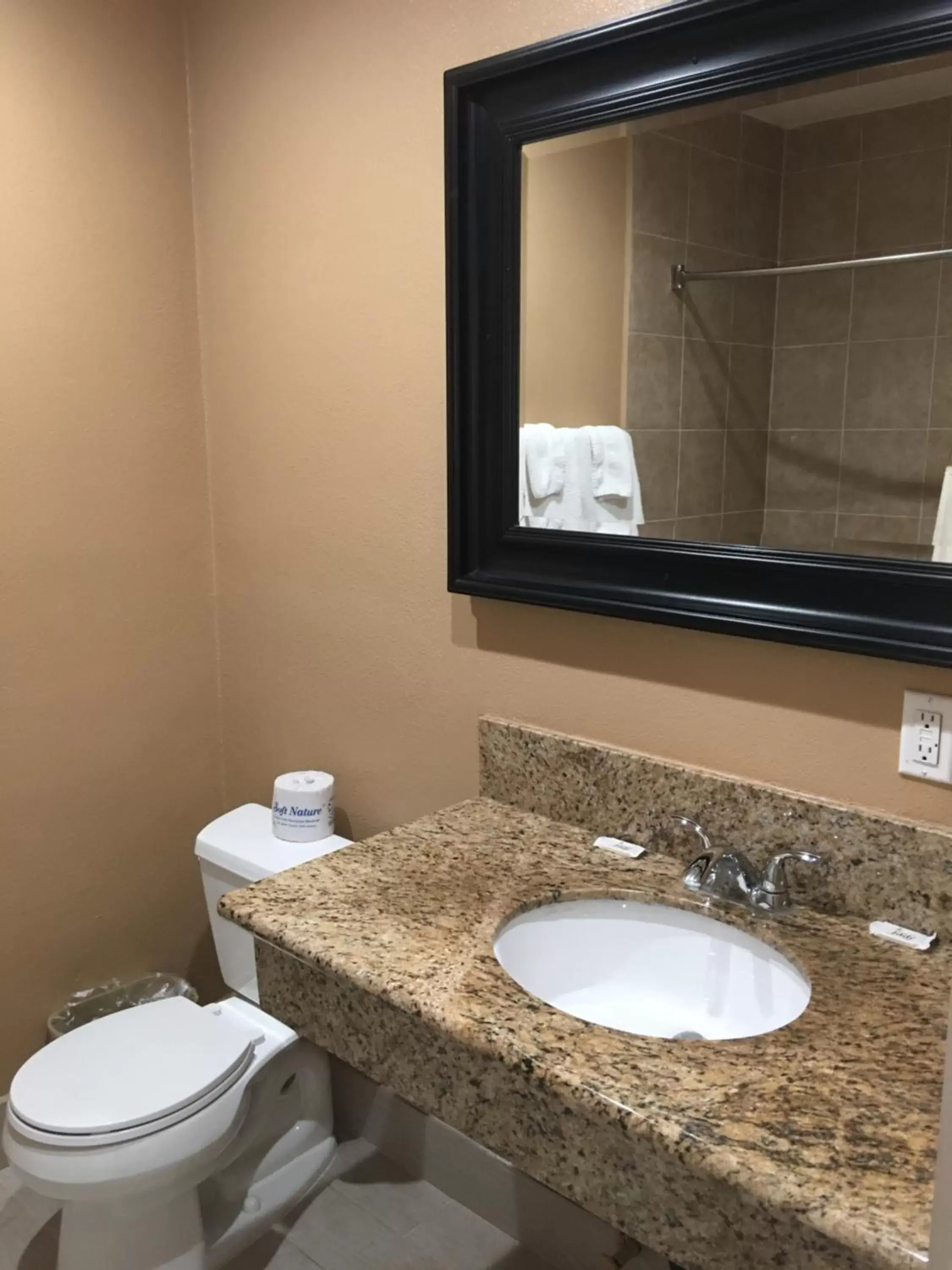 Bathroom in Budget Inn LAX-Lawndale