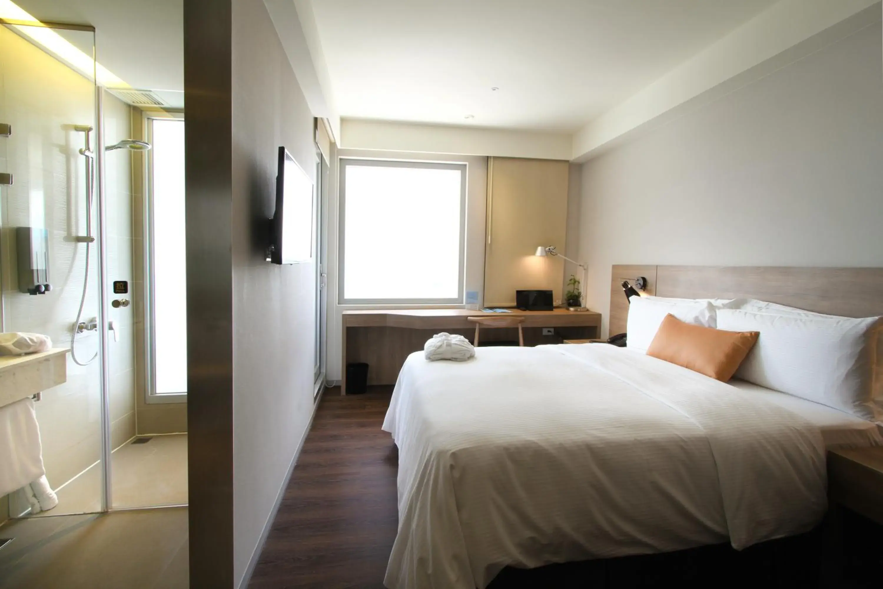 Photo of the whole room, Bed in Just Sleep Kaohsiung Zhongzheng Hotel