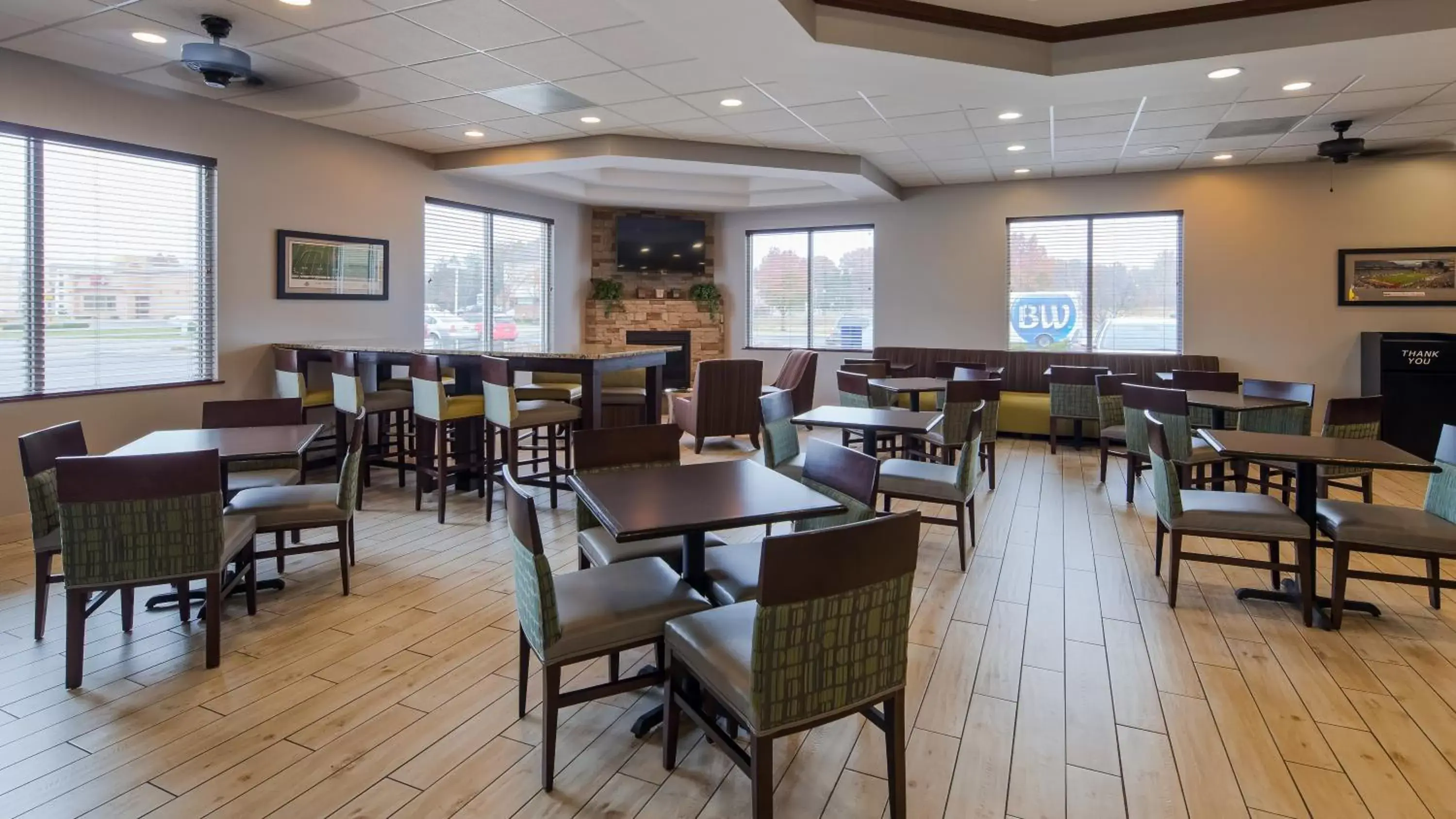 Restaurant/Places to Eat in Best Western Port Columbus
