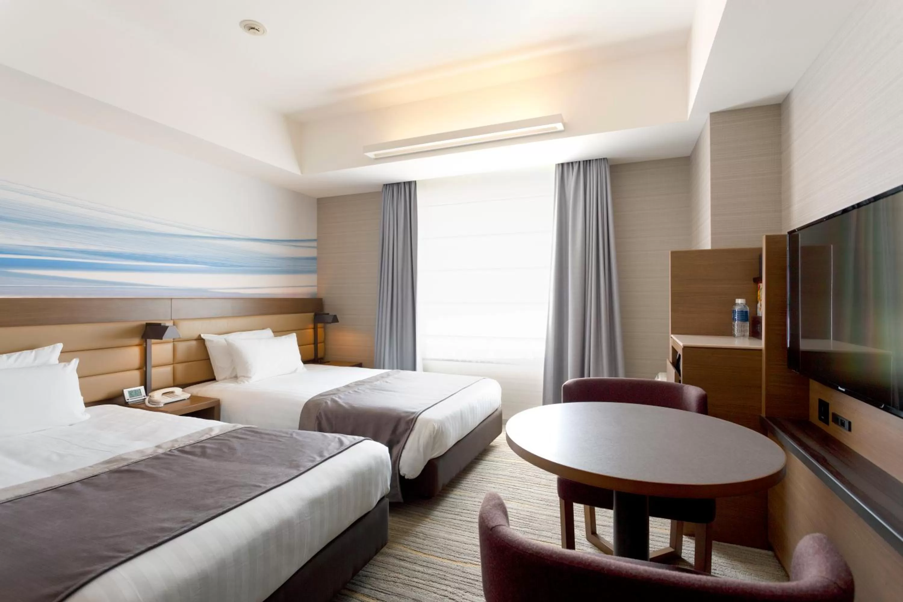 Photo of the whole room, Bed in Haneda Excel Hotel Tokyu Haneda Airport Terminal 2
