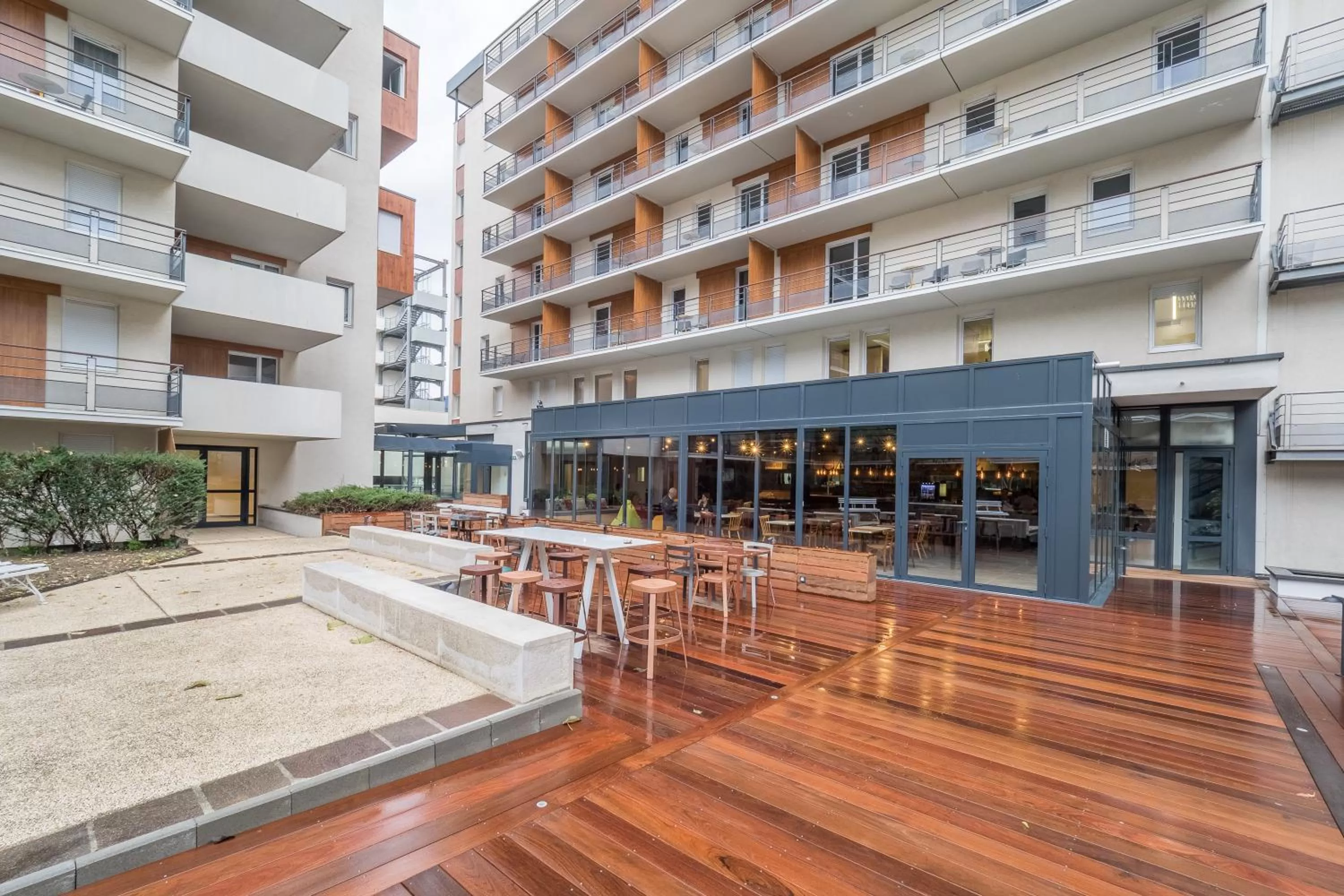 Patio in Apparthotel Le Hüb Grenoble