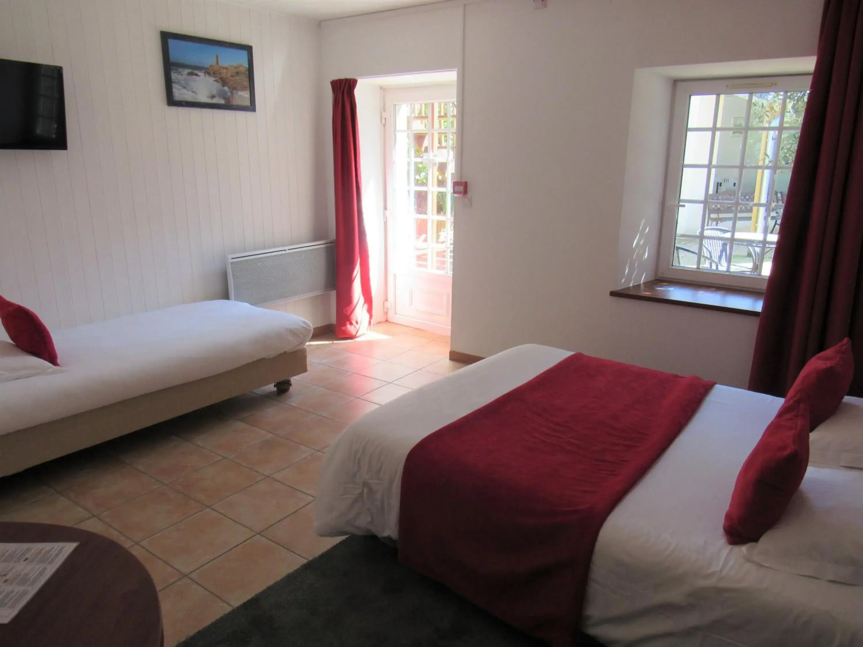 Triple Room - Disability Access in Citotel Les Sternes Triple Room - Disability Access in Citotel Les Sternes