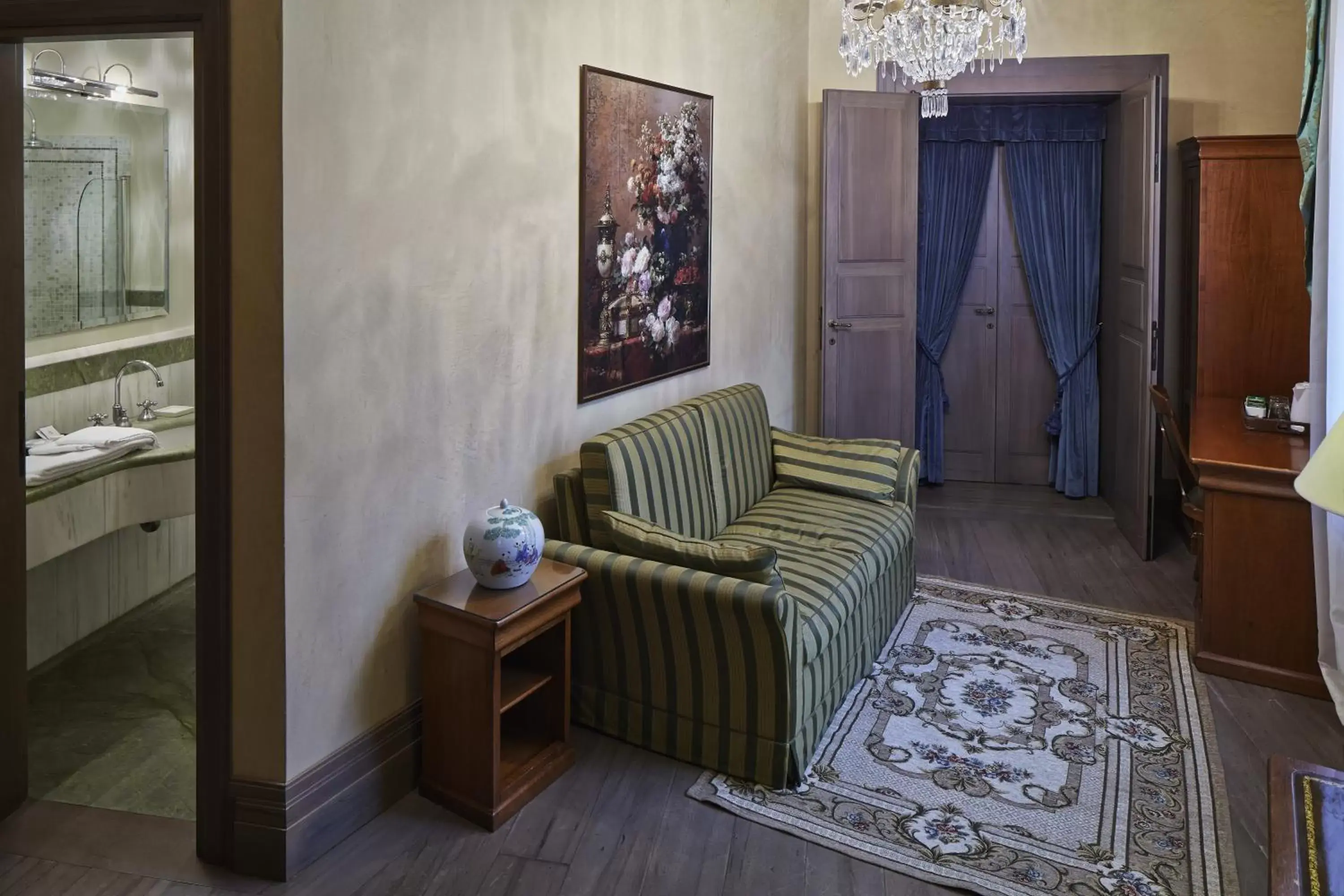 Bathroom, Seating Area in Albergo Cappello