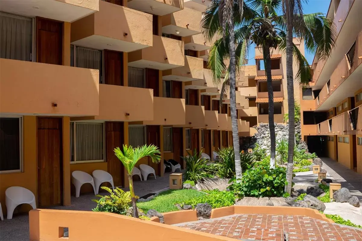 Patio in Costa de Oro Beach Hotel