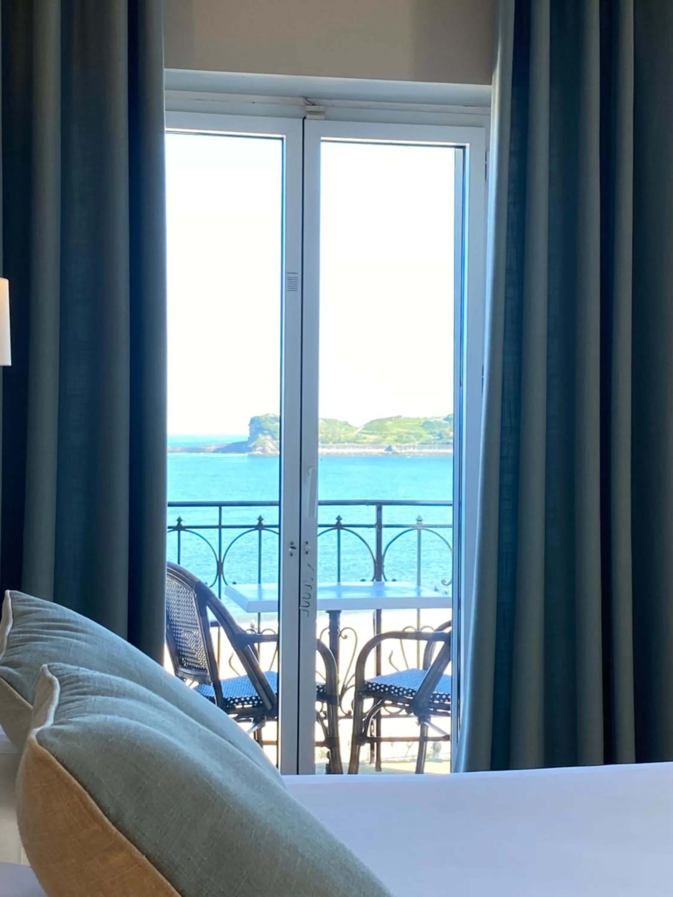 Sea view, Bed in Hôtel de la Plage - Saint Jean de Luz