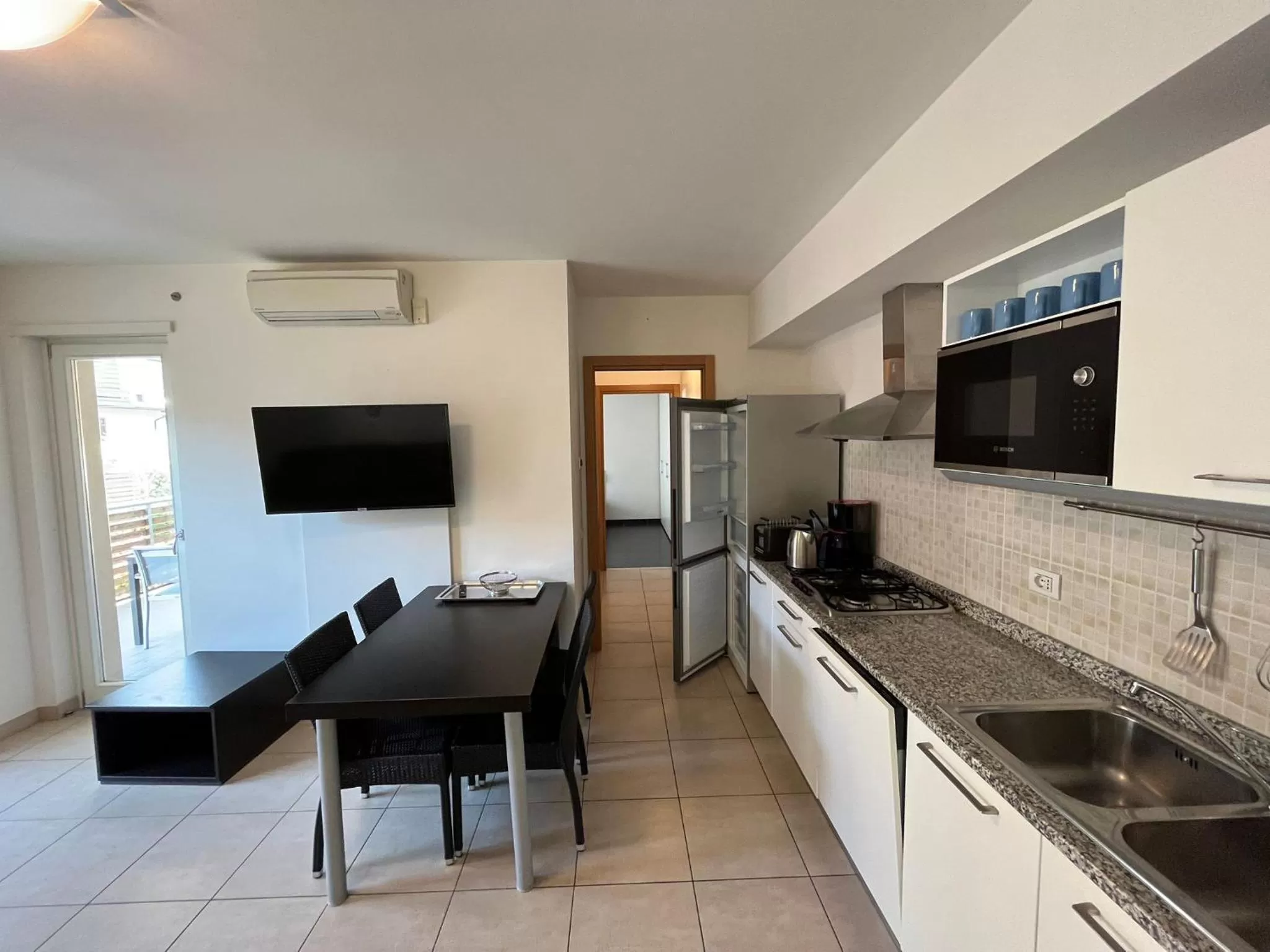 Kitchen or kitchenette in 4 Limoni Apartment Resort