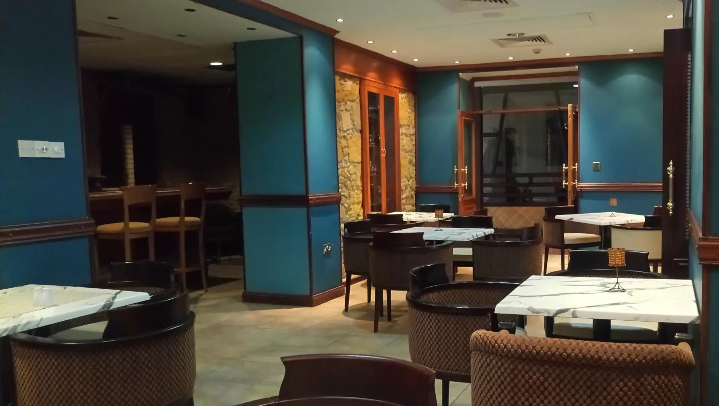 Lounge or bar, Restaurant/Places to Eat in Castelli Hotel Nicosia