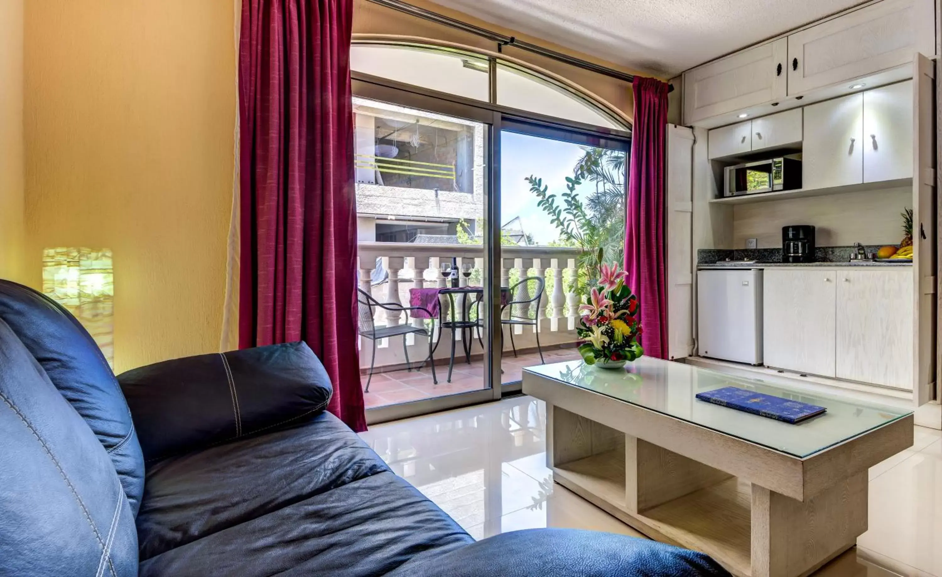 Living room, Seating Area in Suites Corazon