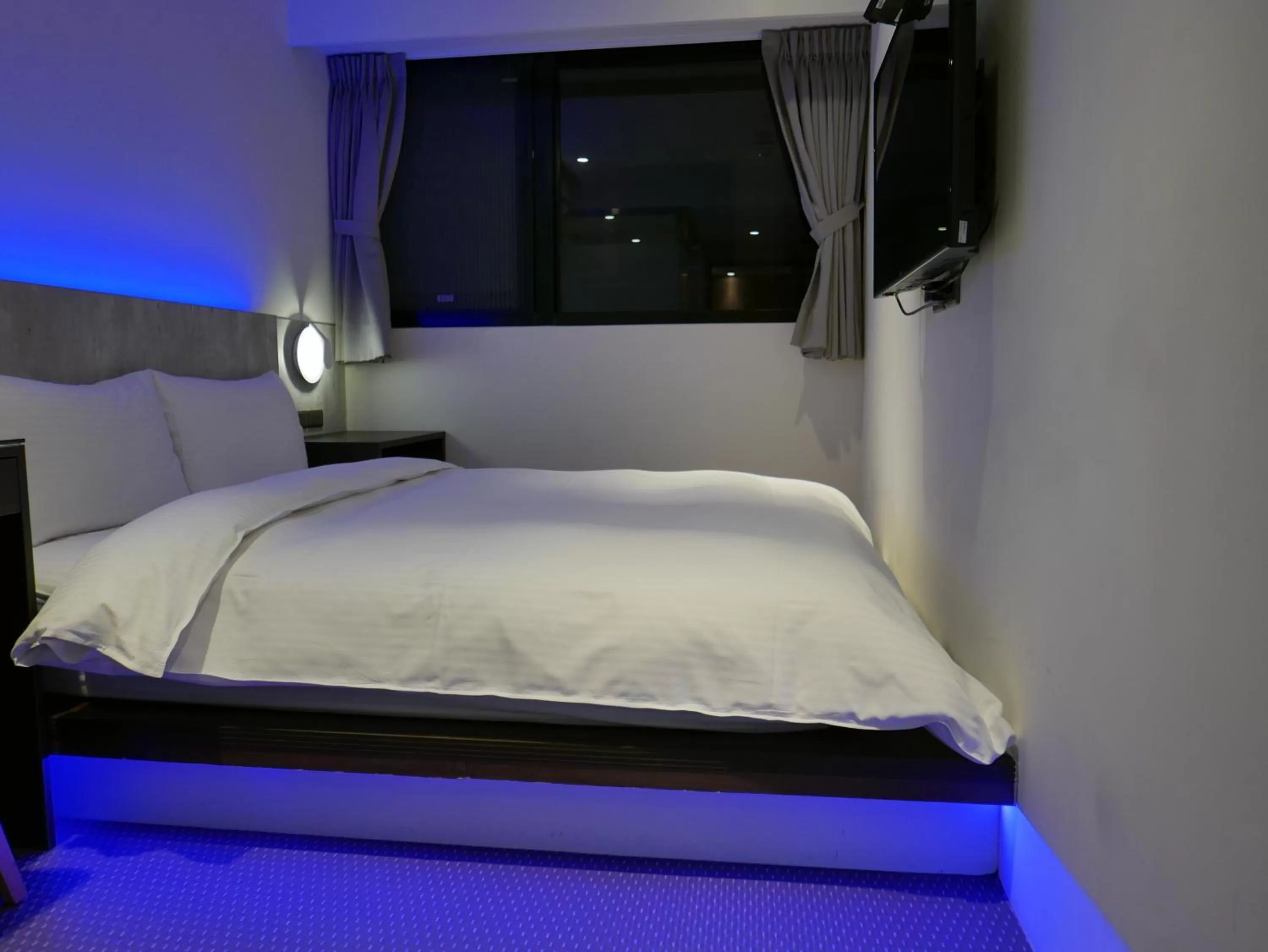 Photo of the whole room, Bed in 泊居旅店二館 Oursinn Hotel 2