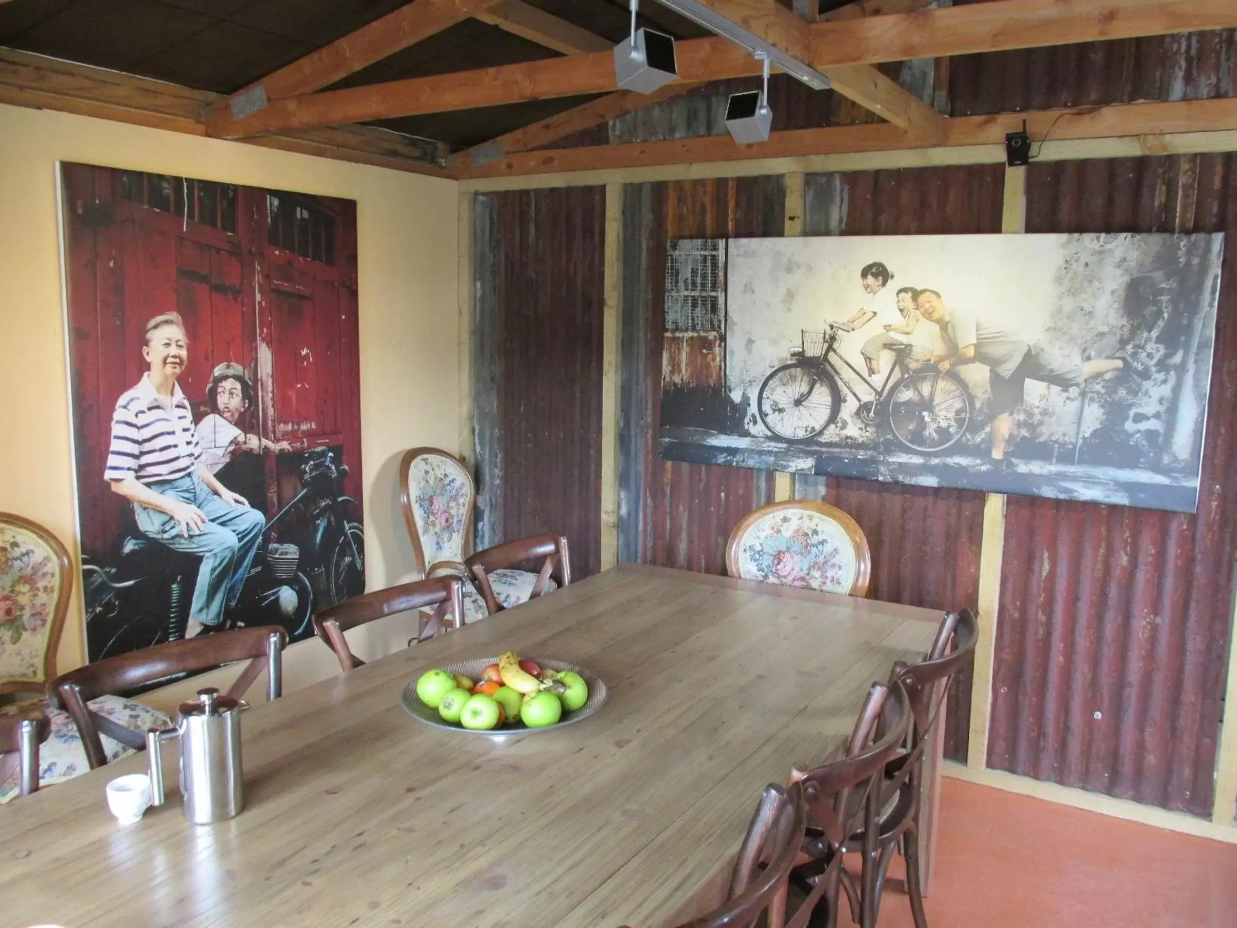 Dining area in Designer Cottage