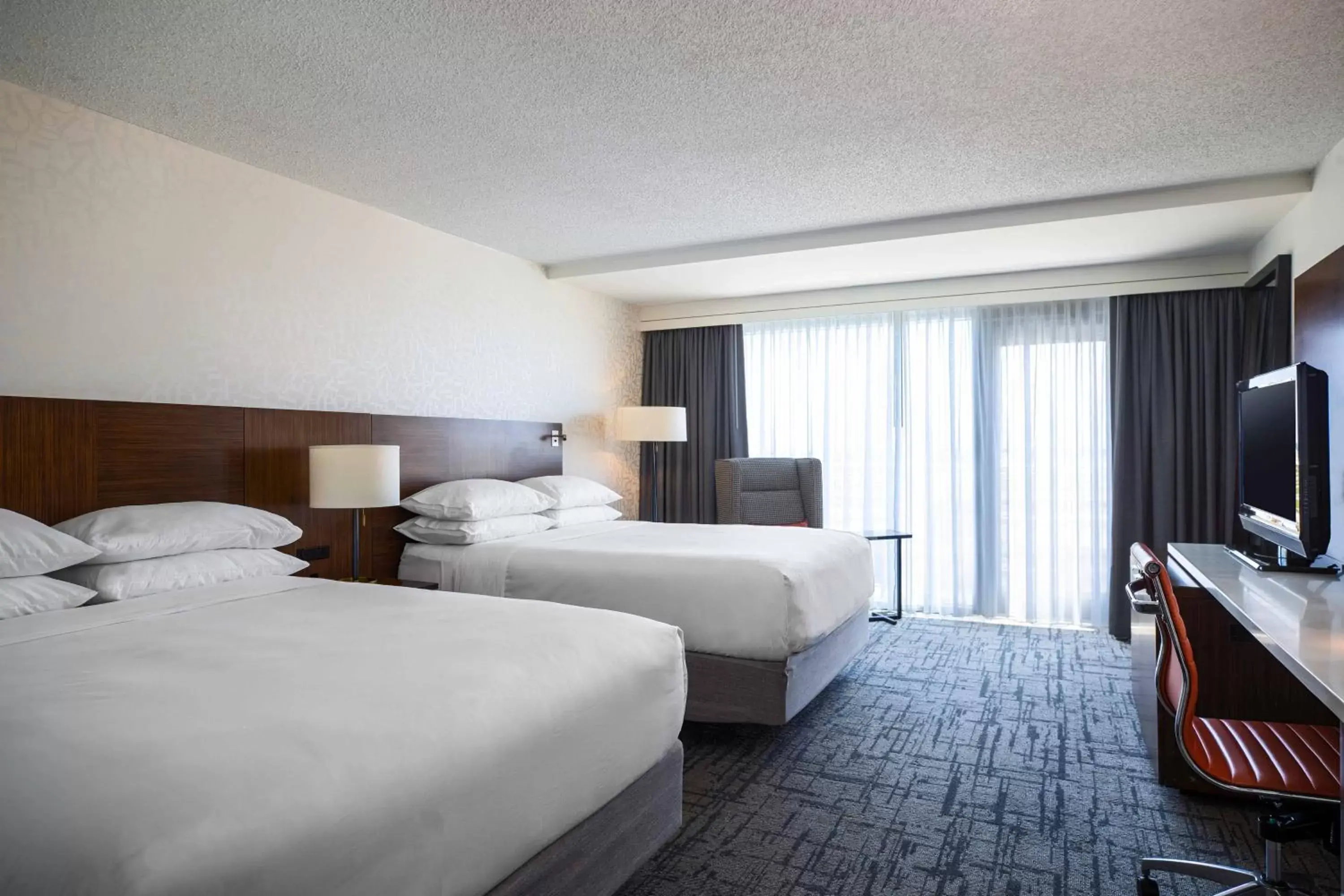 Photo of the whole room, Bed in Renaissance Concourse Atlanta Airport Hotel