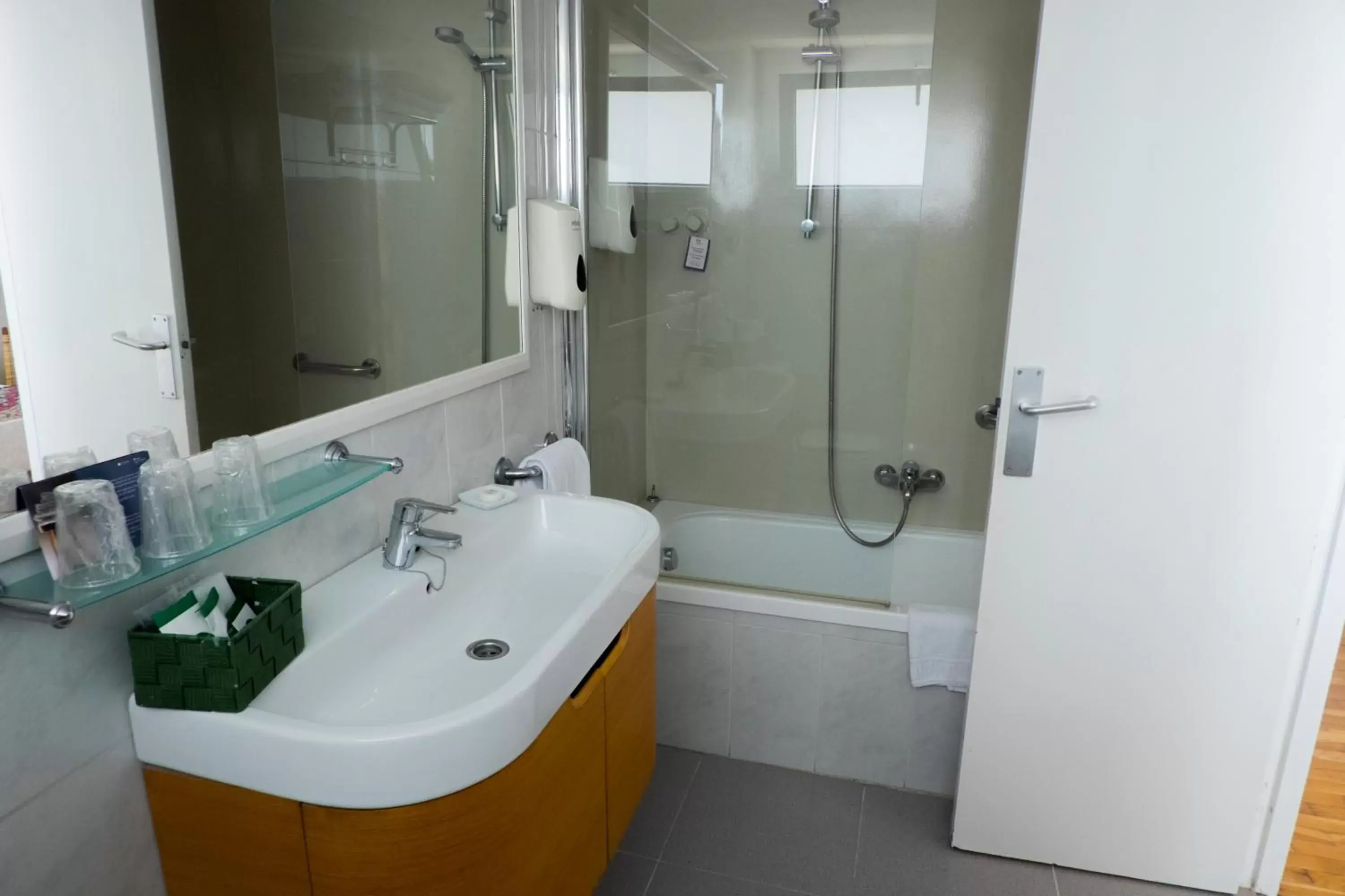 Bath, Bathroom in Hotel Subur Maritim