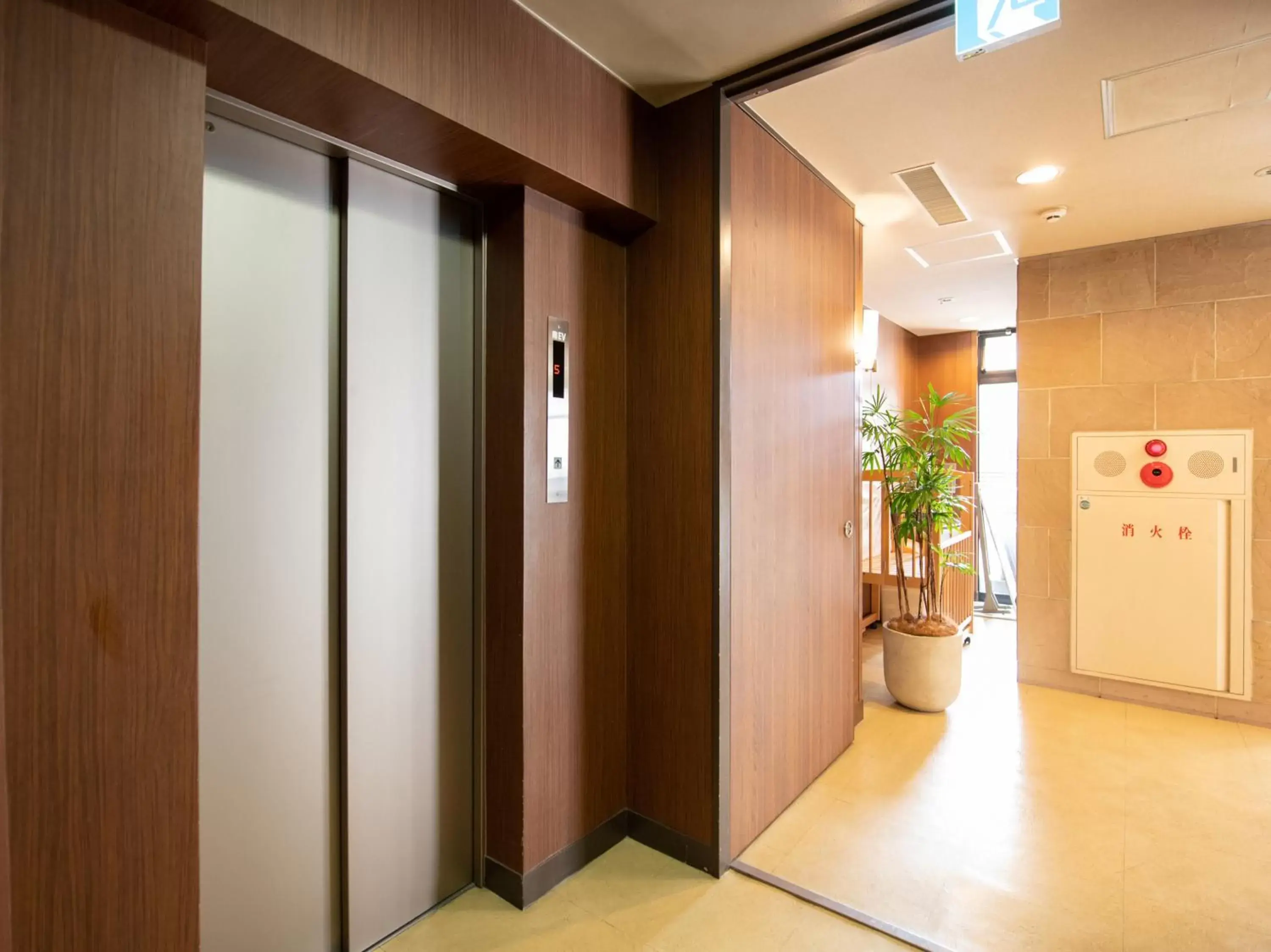 elevator, Lobby/Reception in Hotel Iidaya