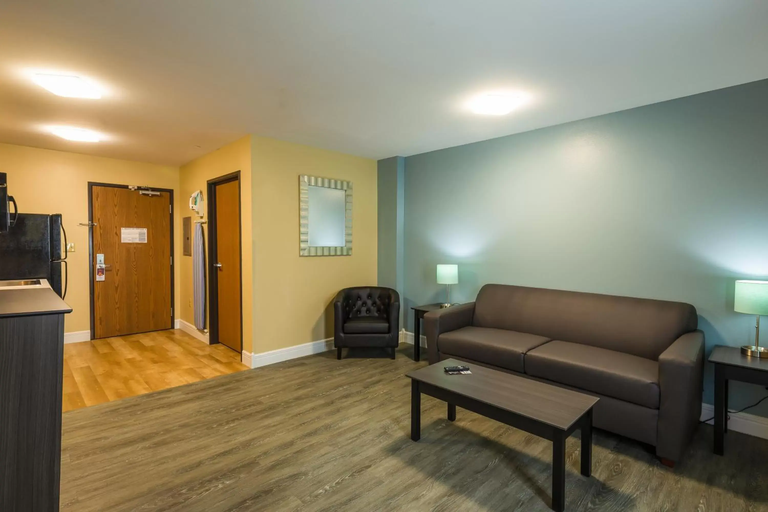 Coffee/tea facilities, Seating Area in Hawthorn Suites by Wyndham St. Robert/Ft. Leonard Wood