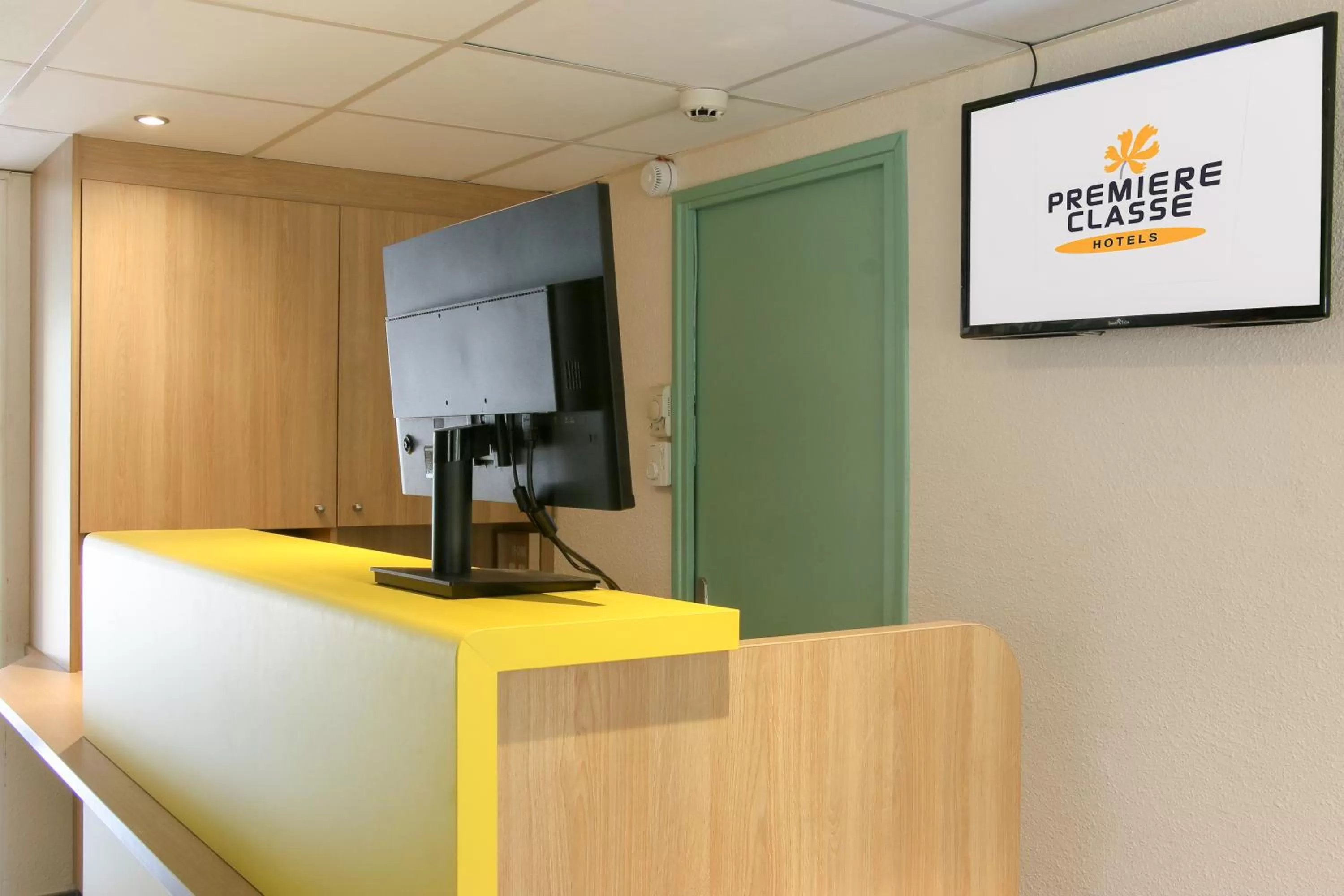 Lobby or reception in Première Classe Aéroport Marseille