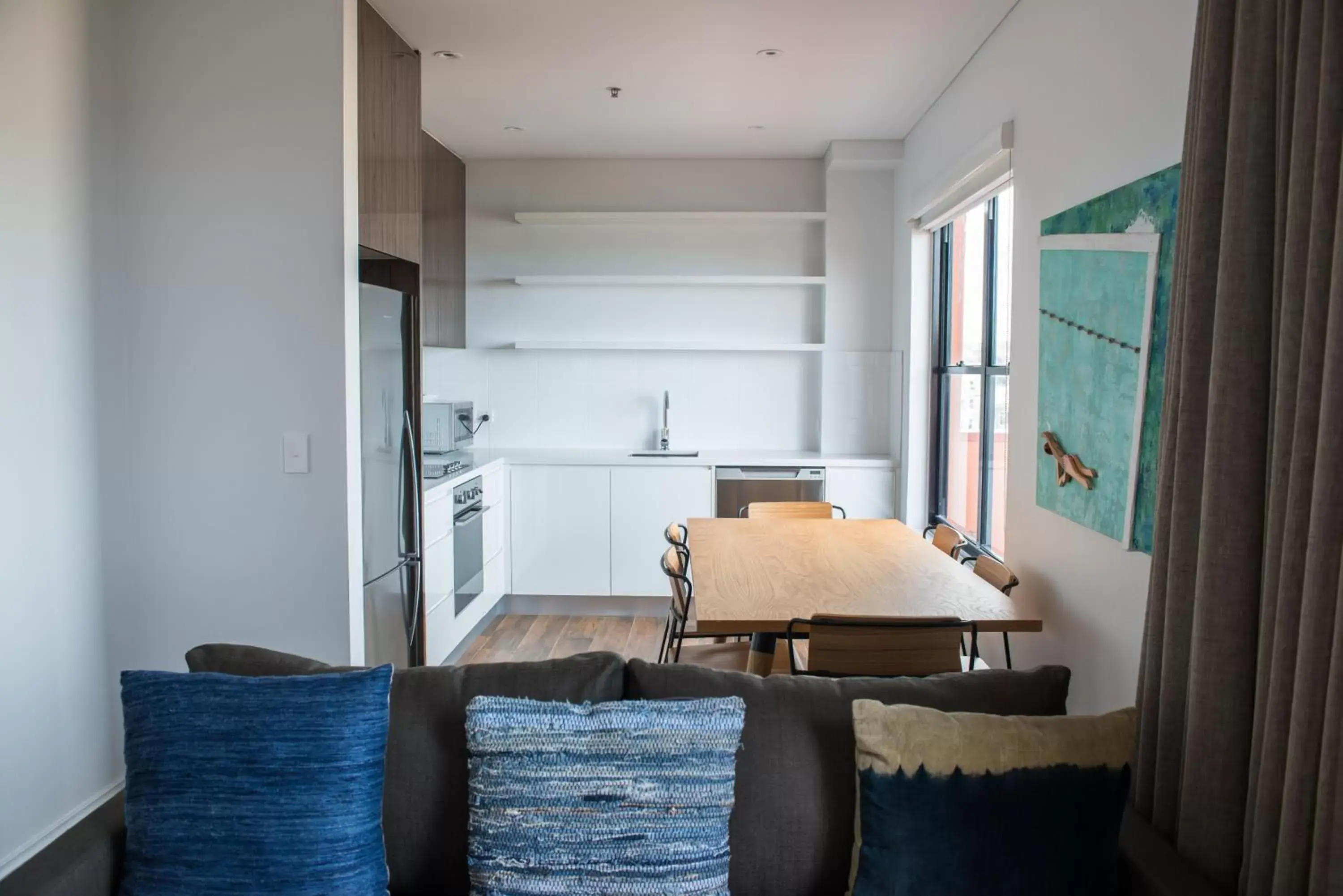 Kitchen or kitchenette, Dining Area in Bondi 38 Serviced Apartments