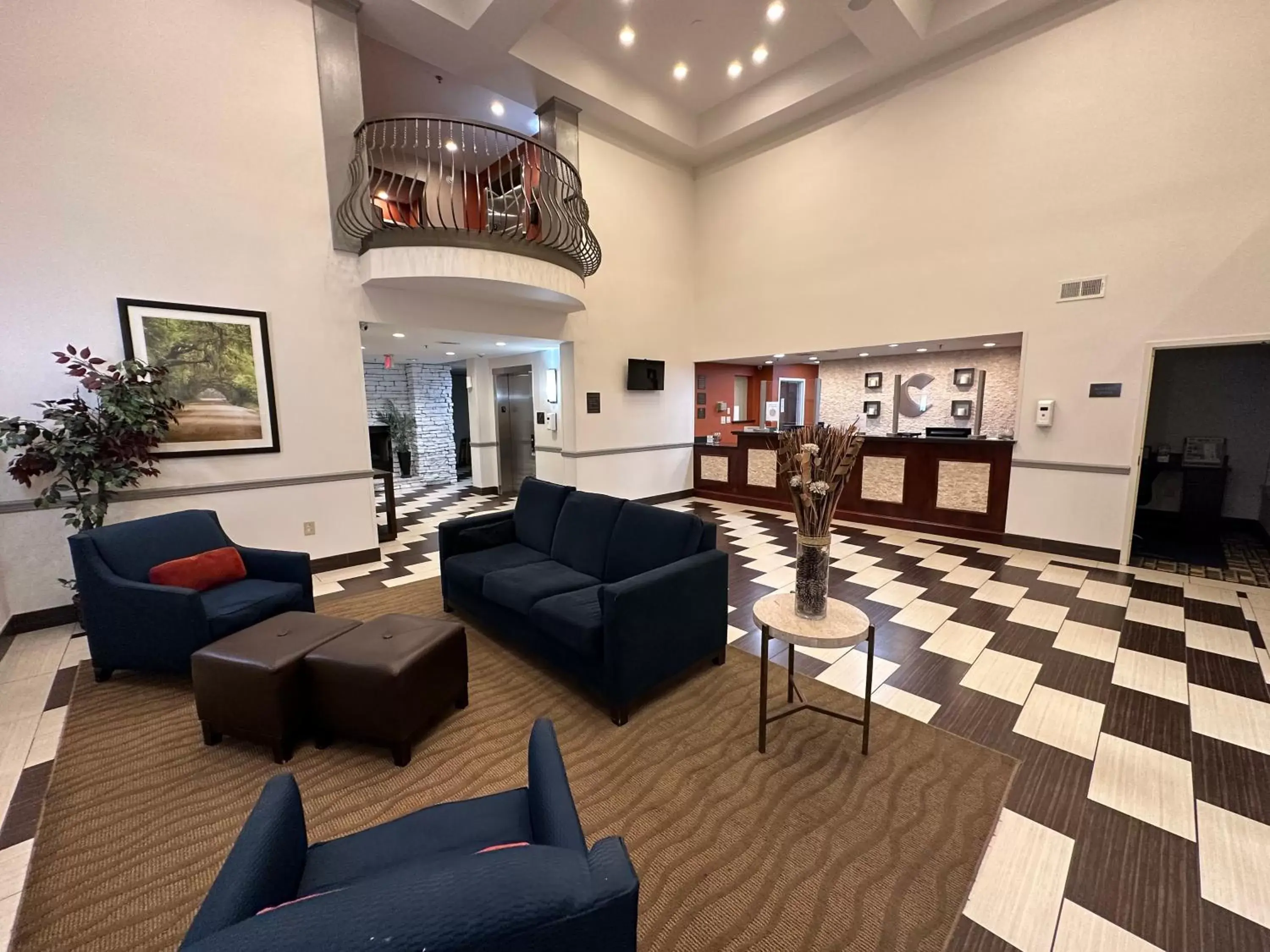 Lobby/Reception in Comfort Suites Bluffton-Hilton Head Island