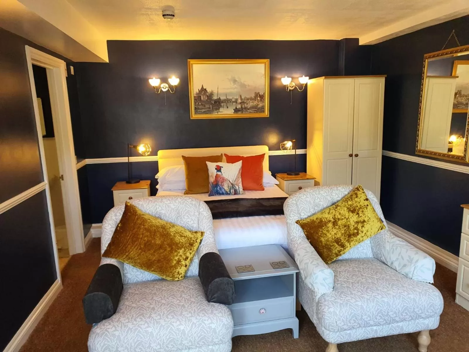 Bedroom, Bed in The Snooty Fox