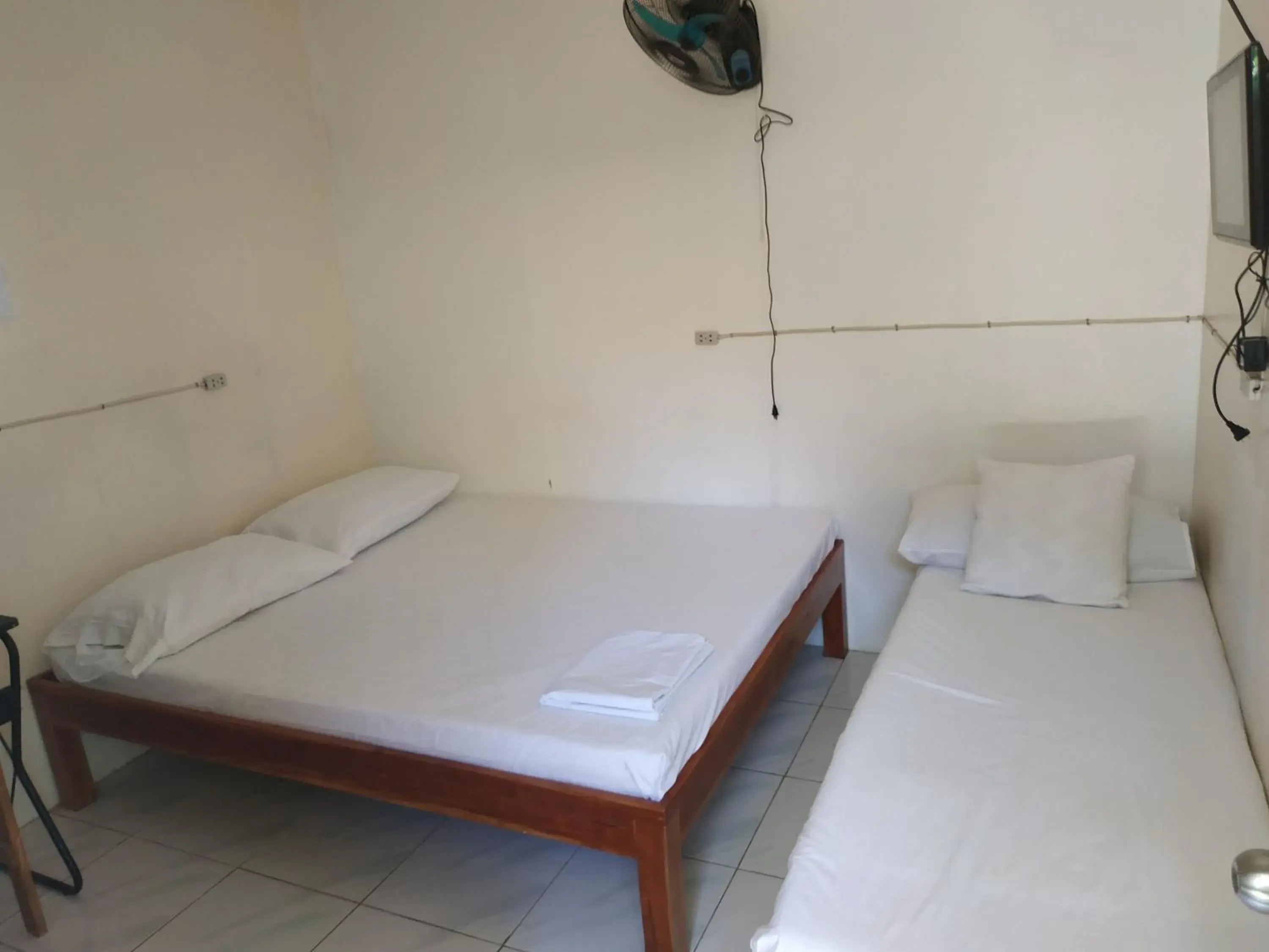Double Room with Private Bathroom - single occupancy in Emoks Guest House Double Room with Private Bathroom - single occupancy in Emoks Guest House