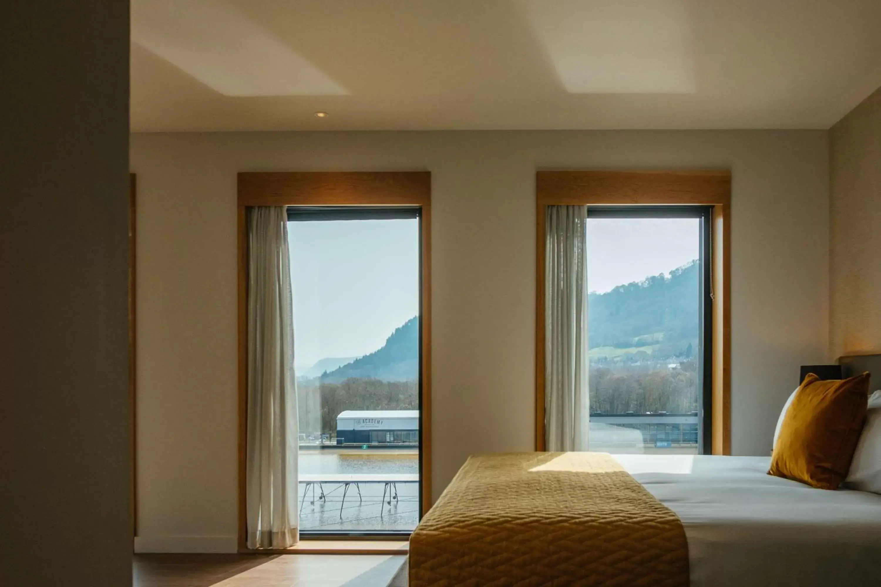Bed, Mountain View in Hilton Garden Inn Snowdonia