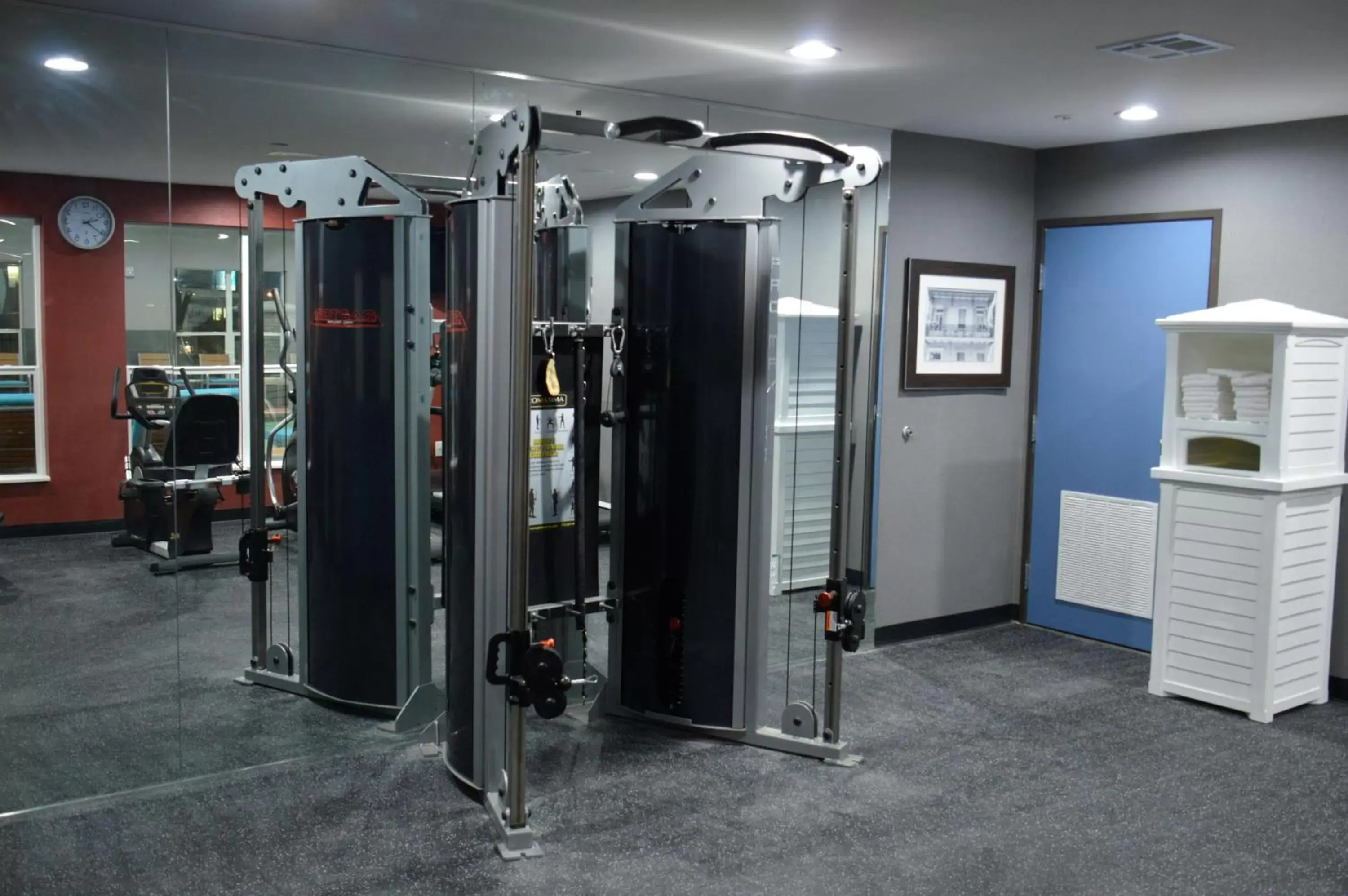 Fitness centre/facilities, Bathroom in Best Western Plus Airport Inn & Suites