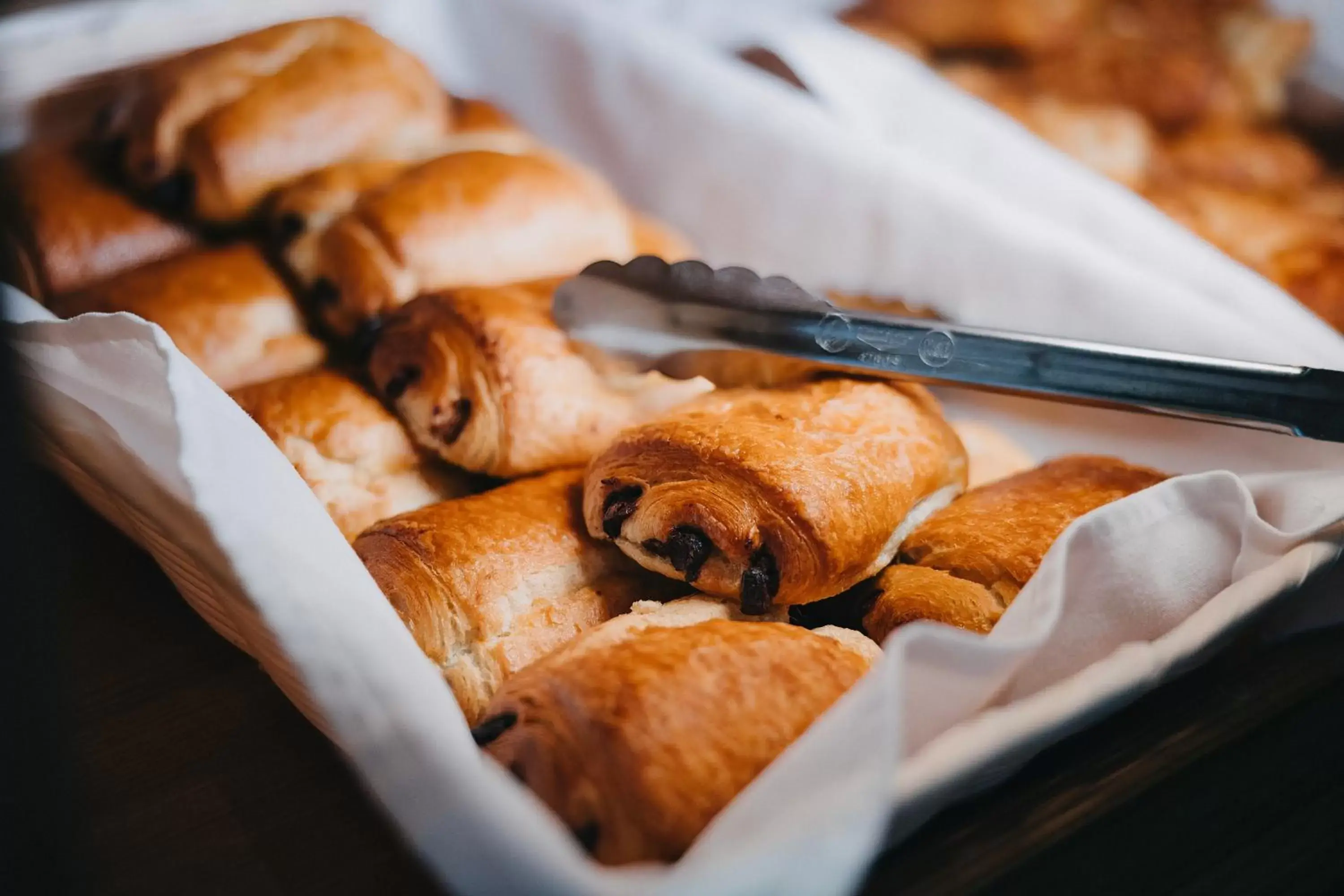 Breakfast, Food in Le Dauphin Montréal Centre-Ville