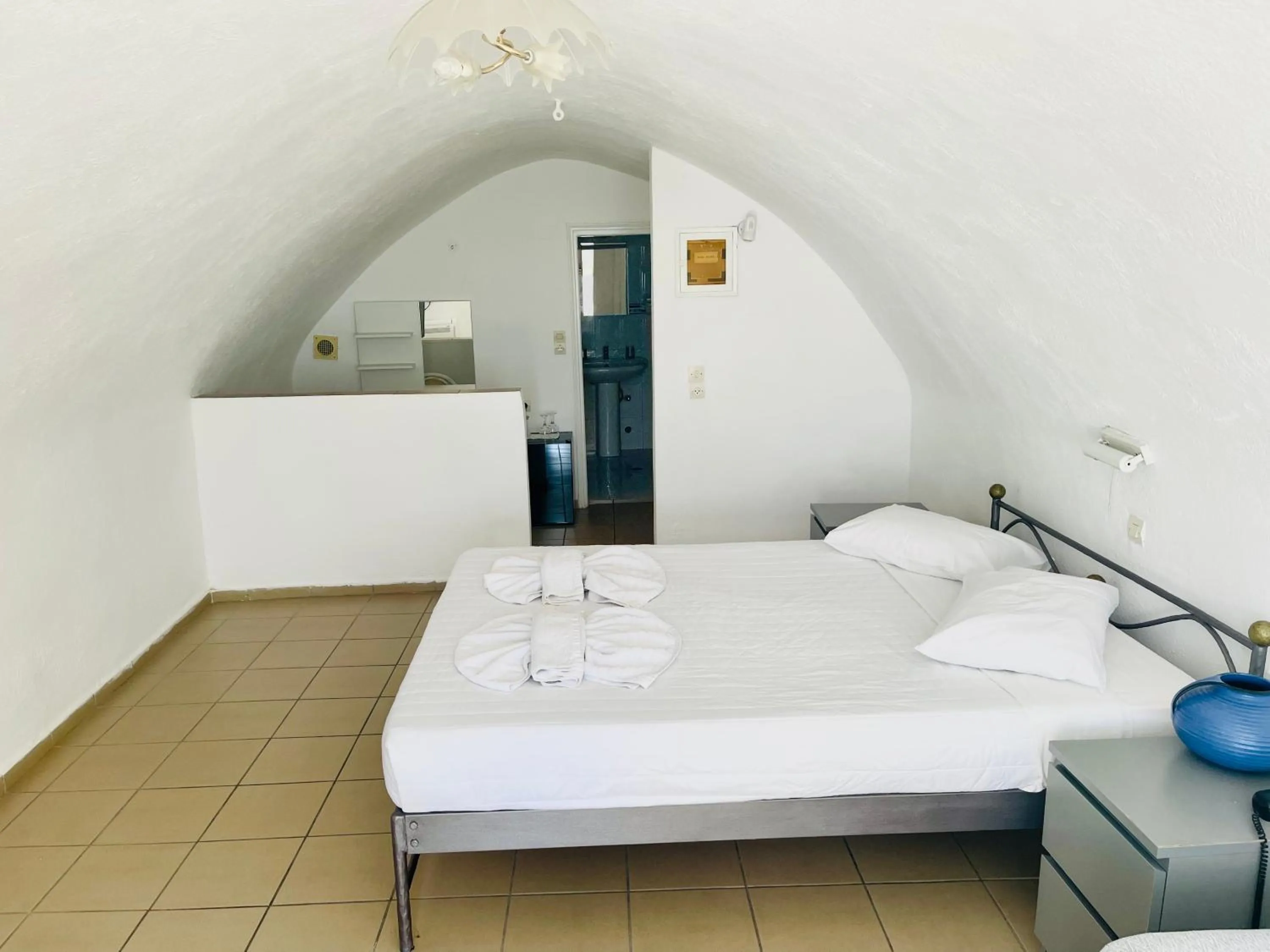 Bed in Loucas on the Cliff