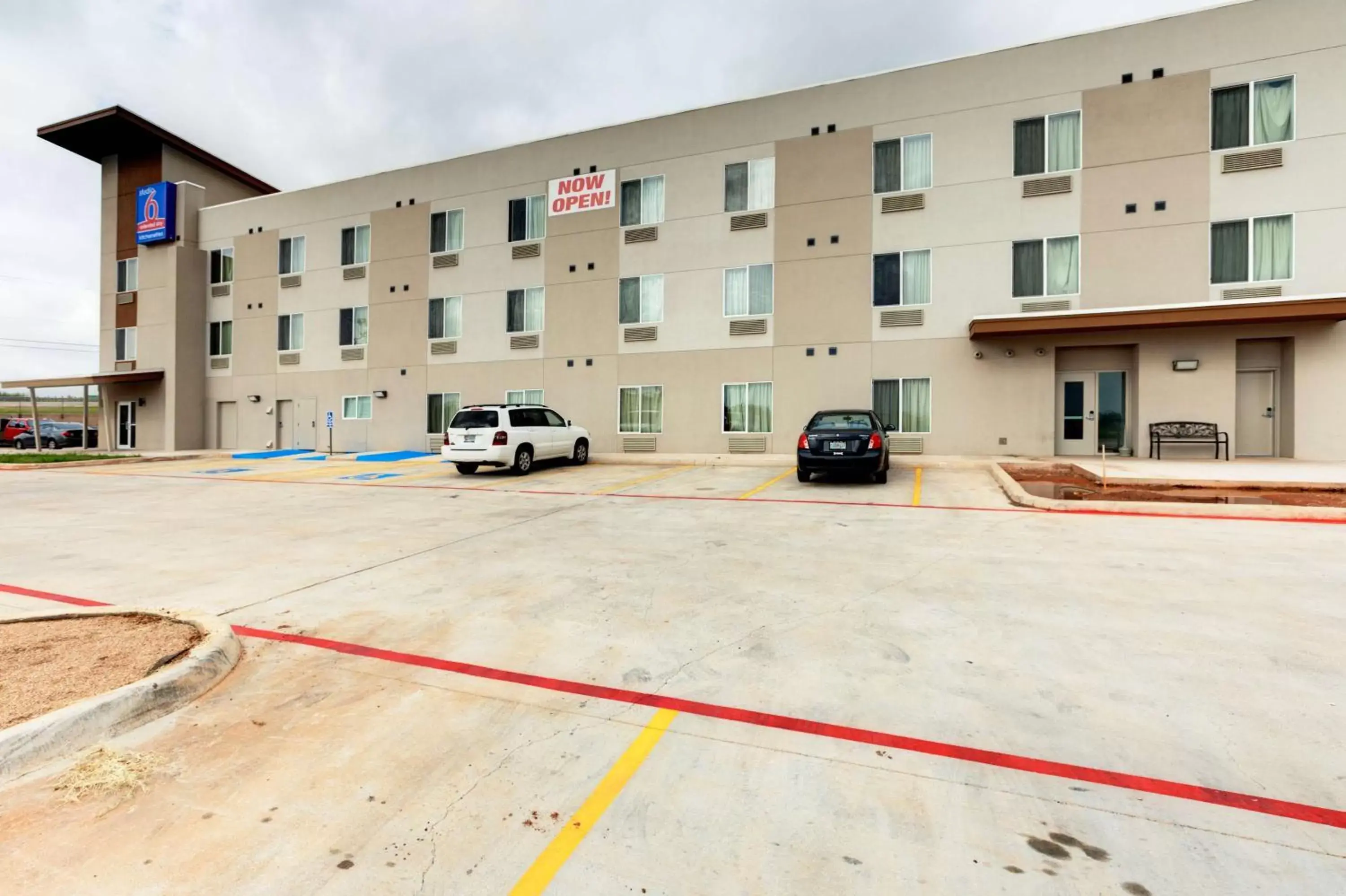 Property building in Studio 6-Sweetwater, TX Property building in Studio 6-Sweetwater, TX