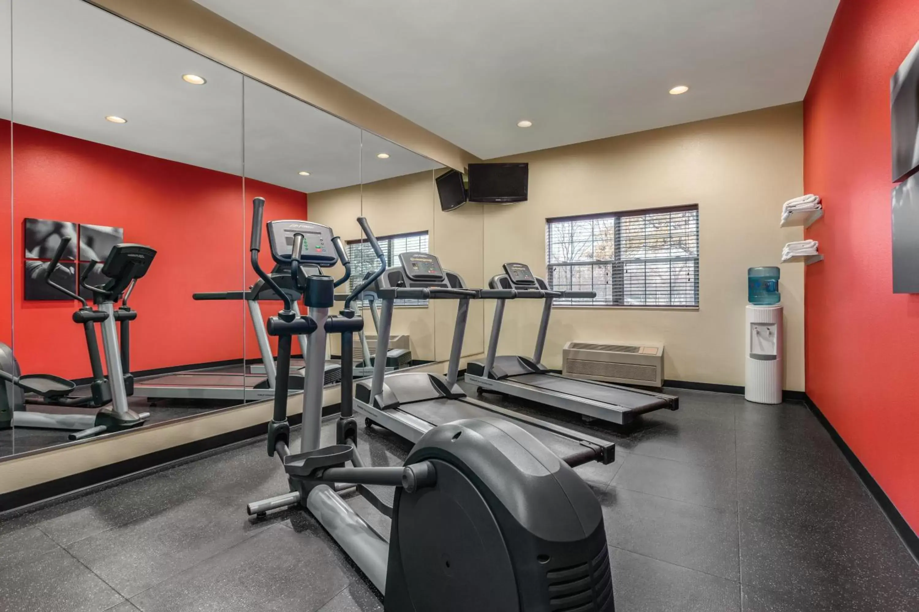 Fitness centre/facilities, Fitness Center/Facilities in Country Inn & Suites by Radisson, Dakota Dunes, SD