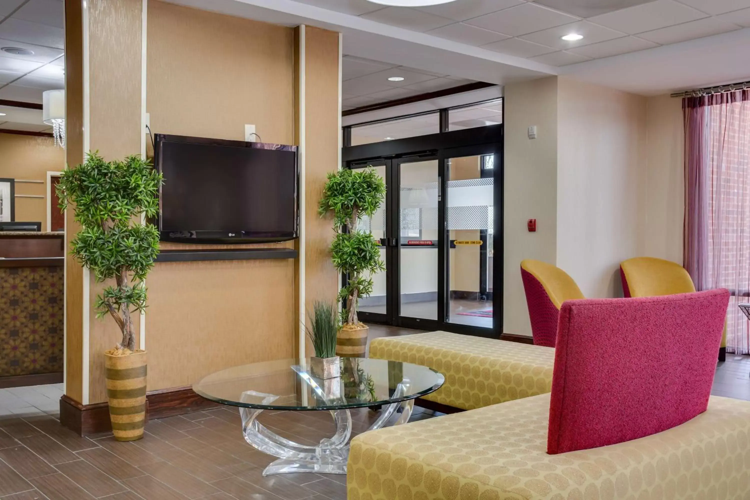 Lobby or reception, TV/Entertainment Center in Hampton Inn Atlanta-Fairburn