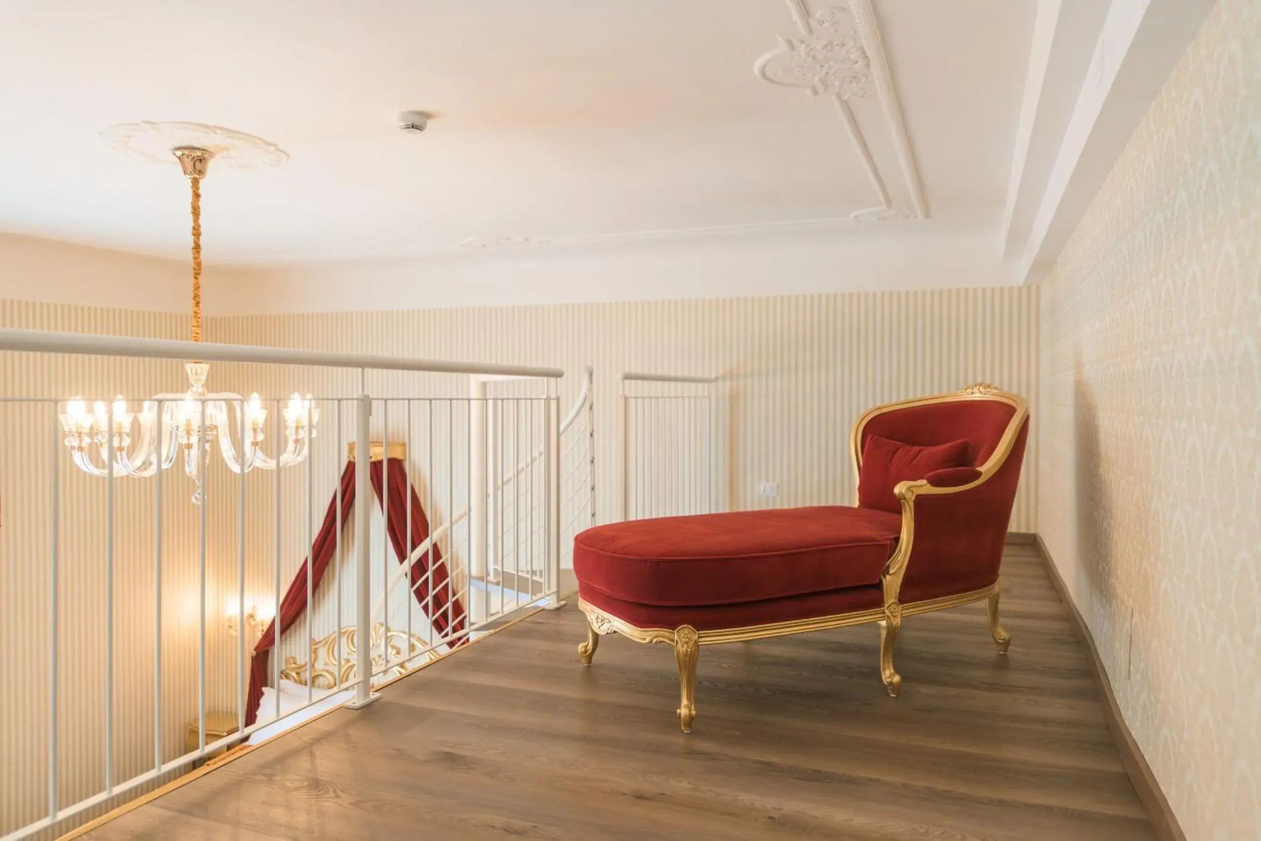 Living room, Seating Area in Regina del Garda Suite