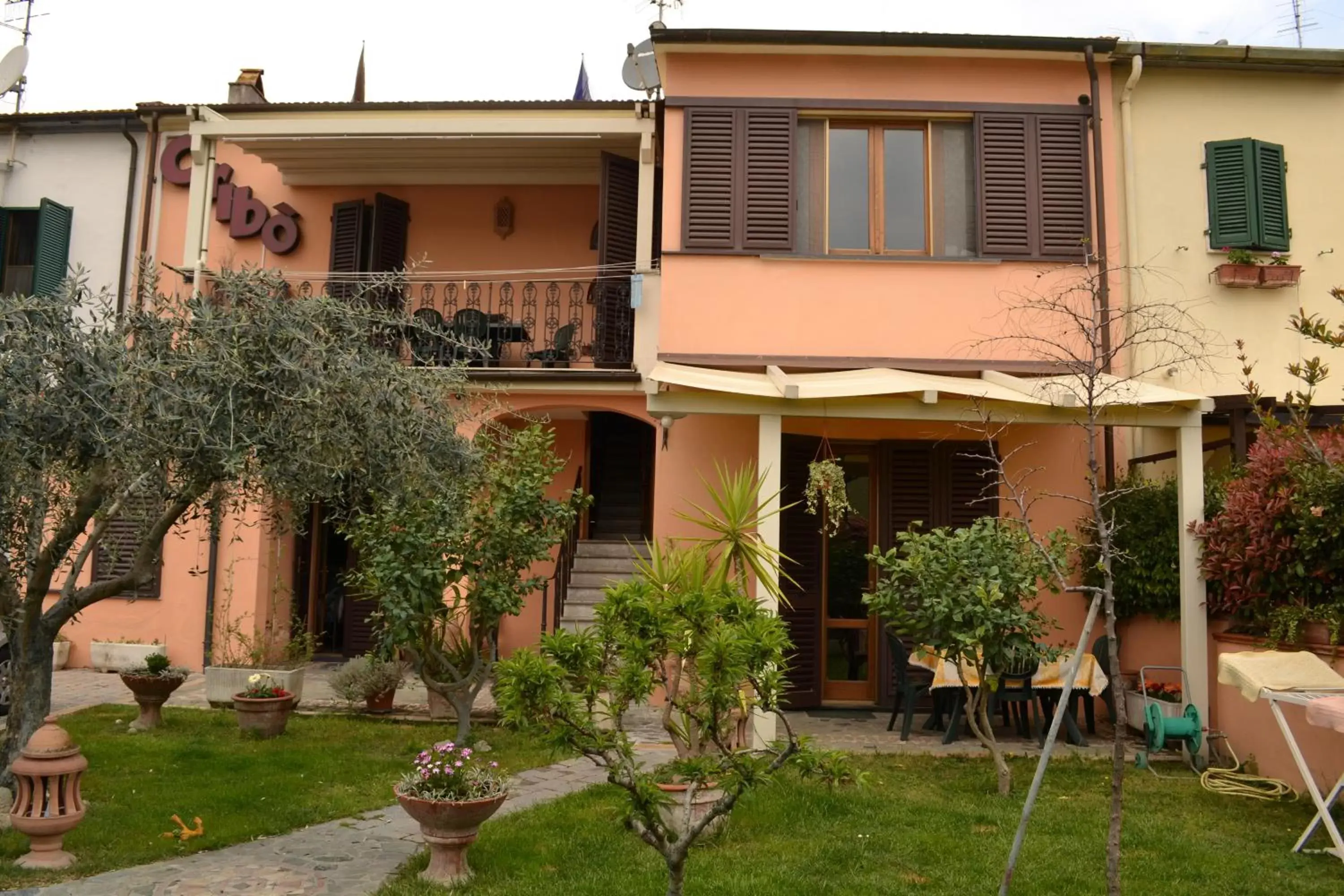 Facade/entrance, Property Building in B&B Cribò