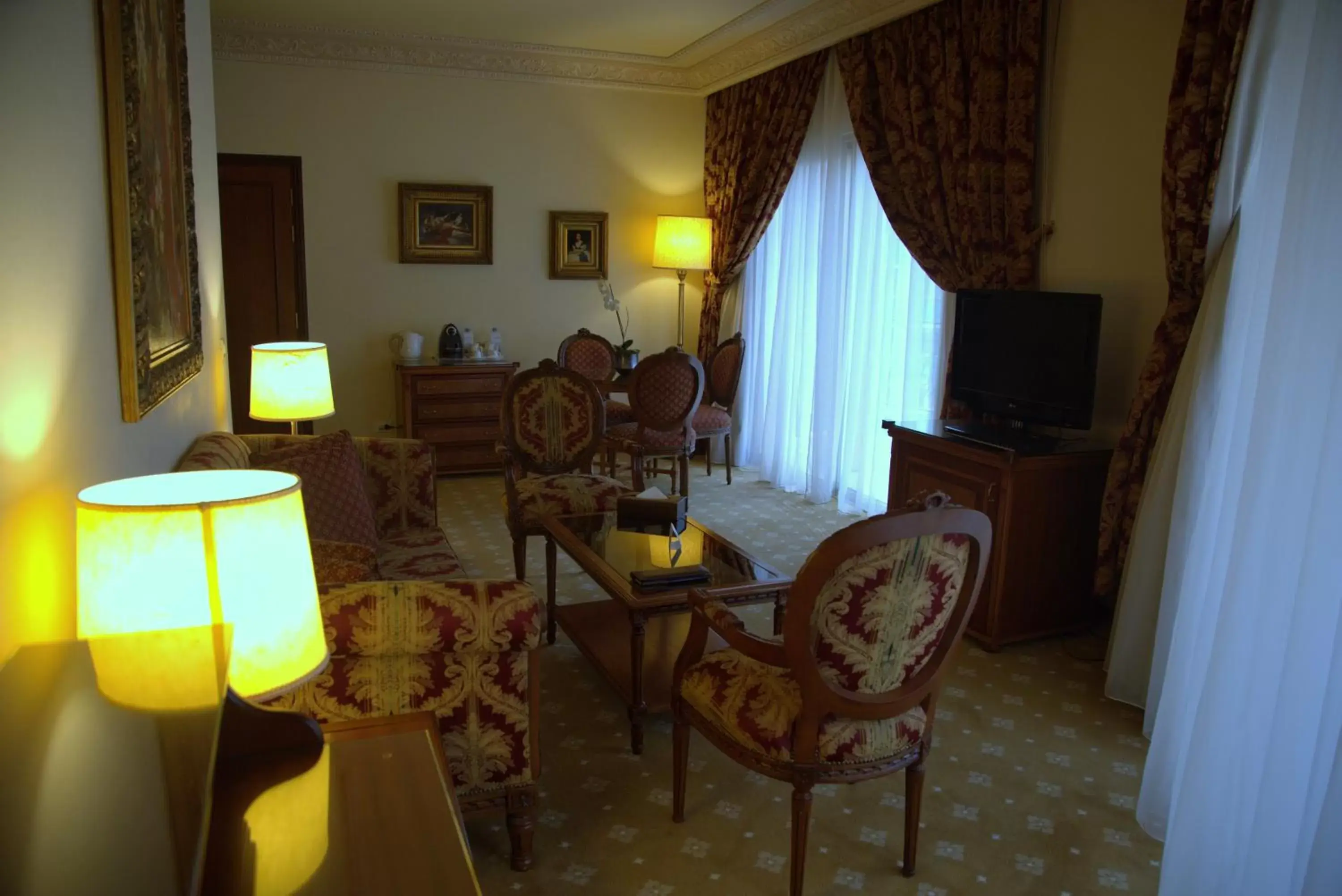 Bedroom, Seating Area in Serenada Golden Palace - Boutique Hotel