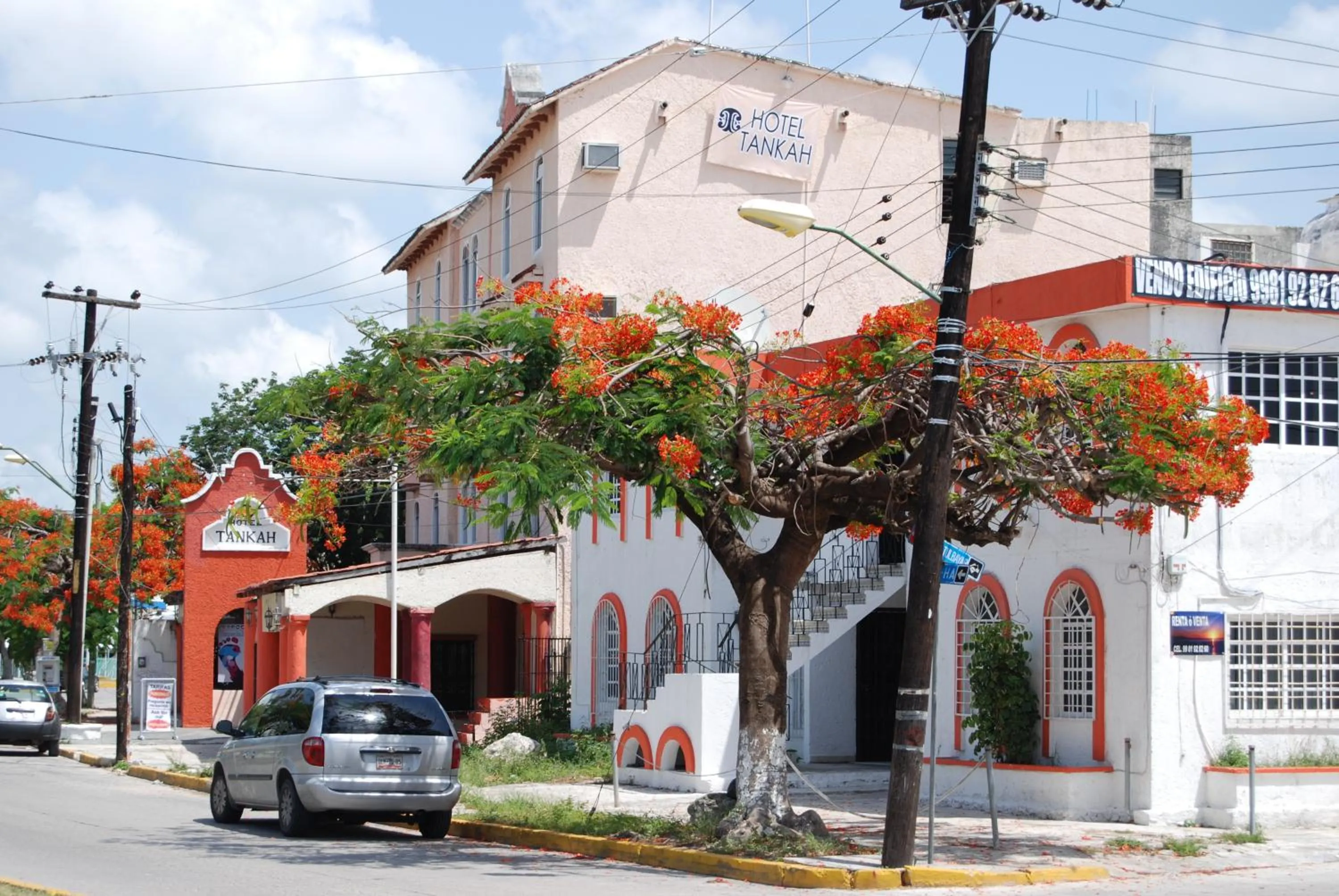 Facade/entrance in Hotel Tankah Cancun